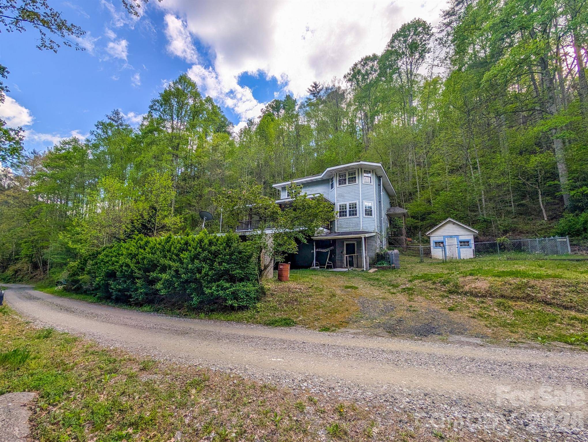77 Griffith Branch RD, Green Mountain, NC 28740