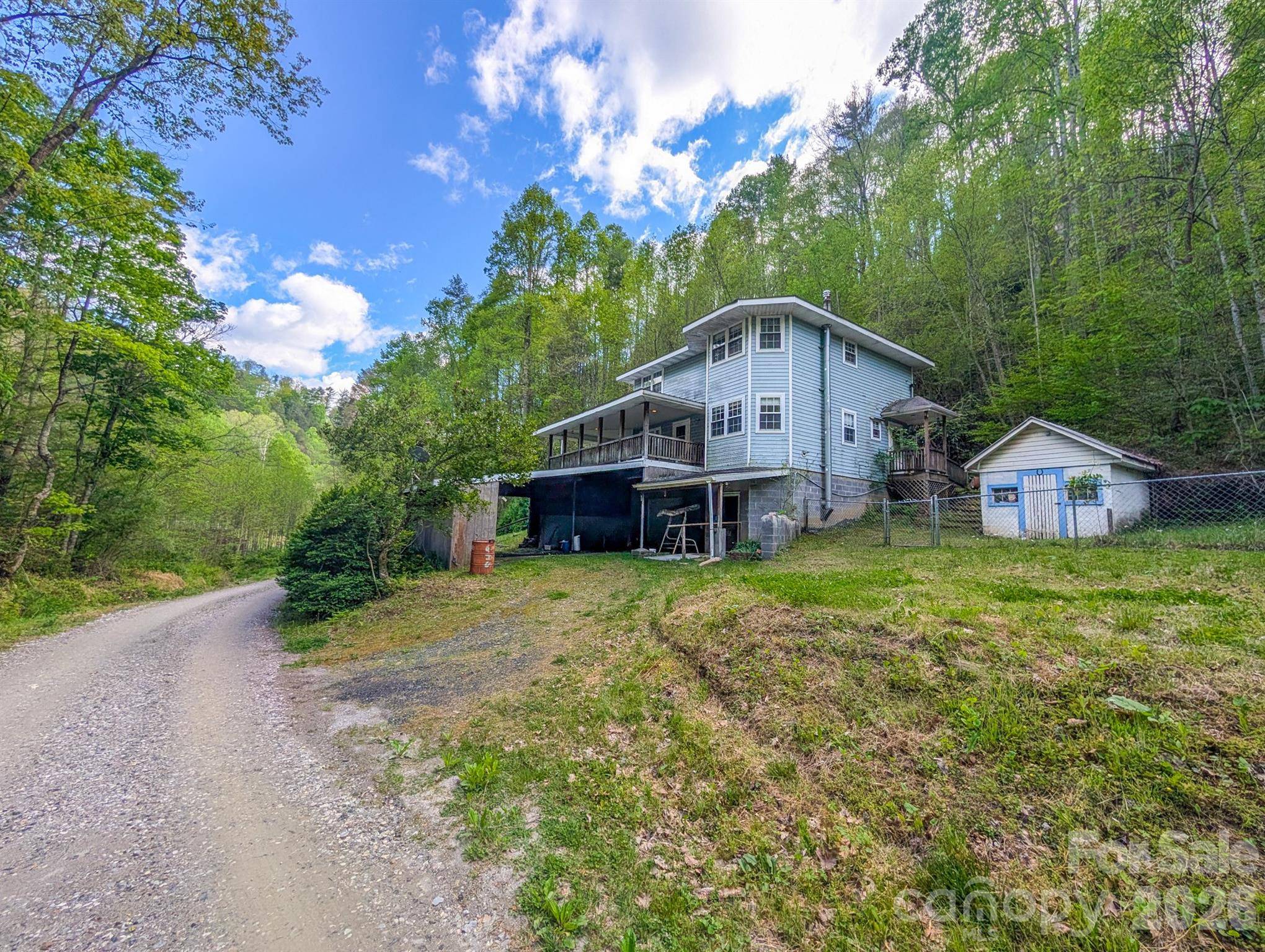 77 Griffith Branch RD, Green Mountain, NC 28740