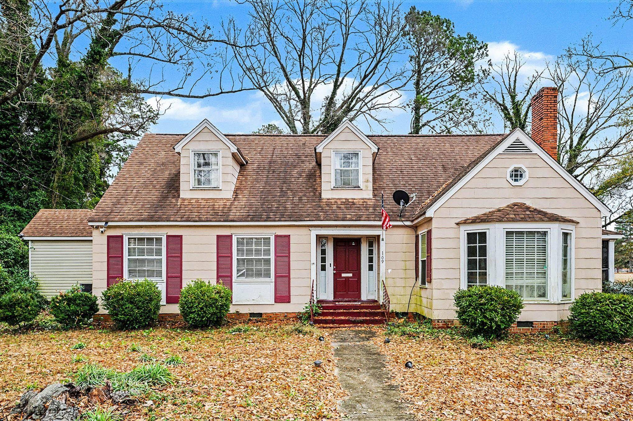 109 S Austin ST, Maxton, NC 28364