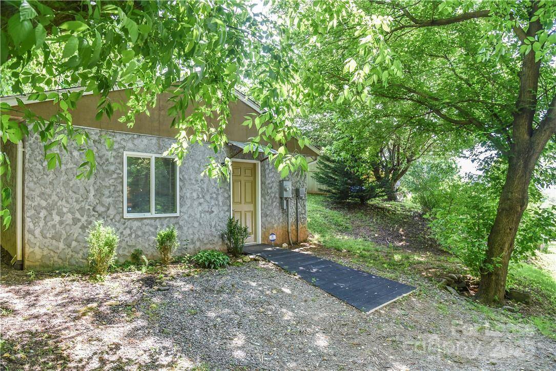 543 College ST, Asheville, NC 28801