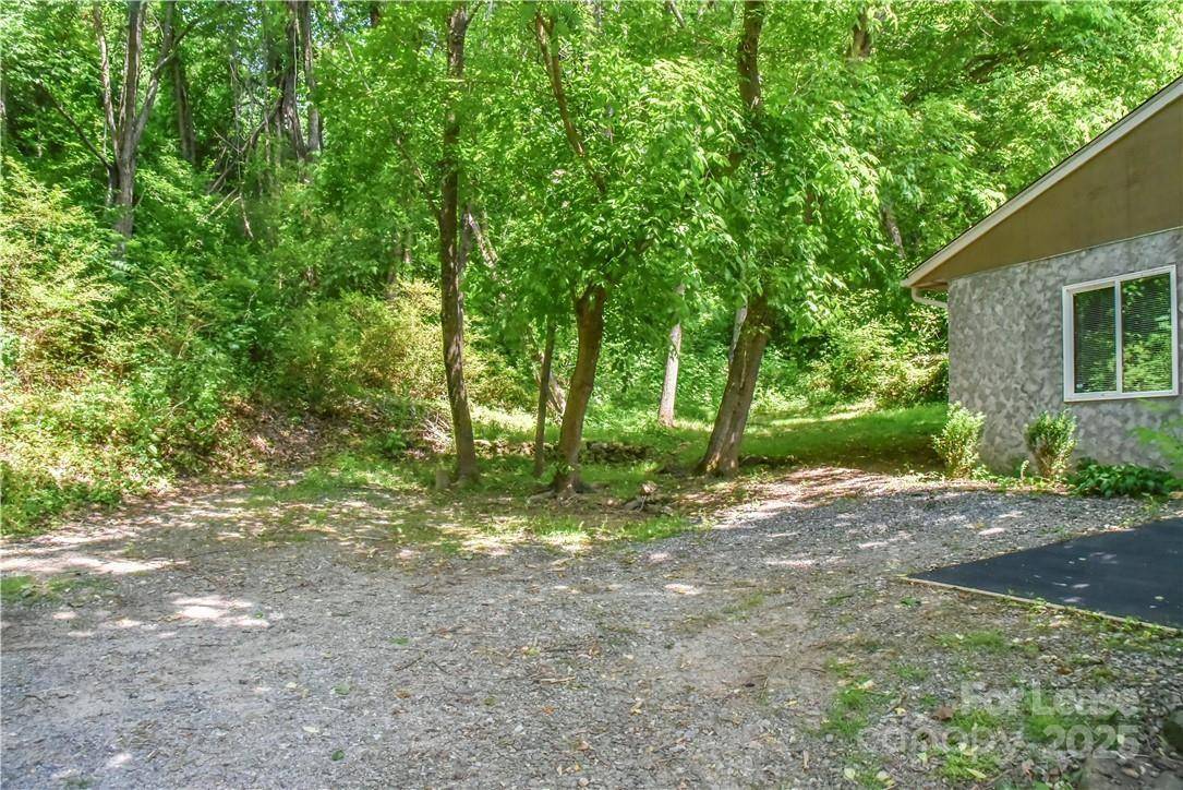 543 College ST, Asheville, NC 28801