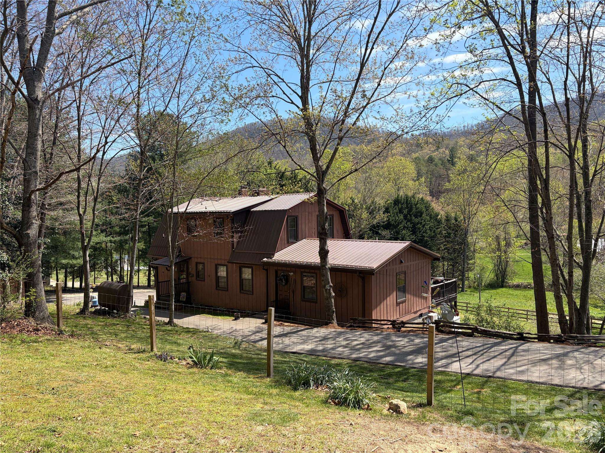 366 Dix Creek #2 RD, Leicester, NC 28748
