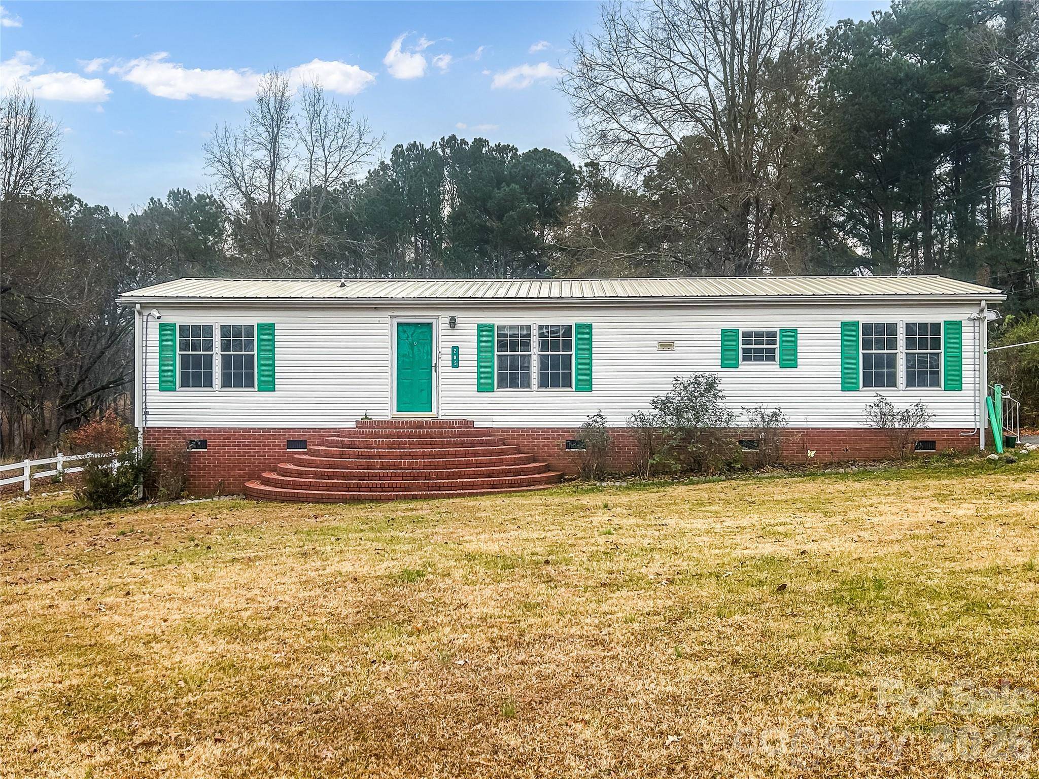 205 W Haywood LN, Mount Gilead, NC 27306