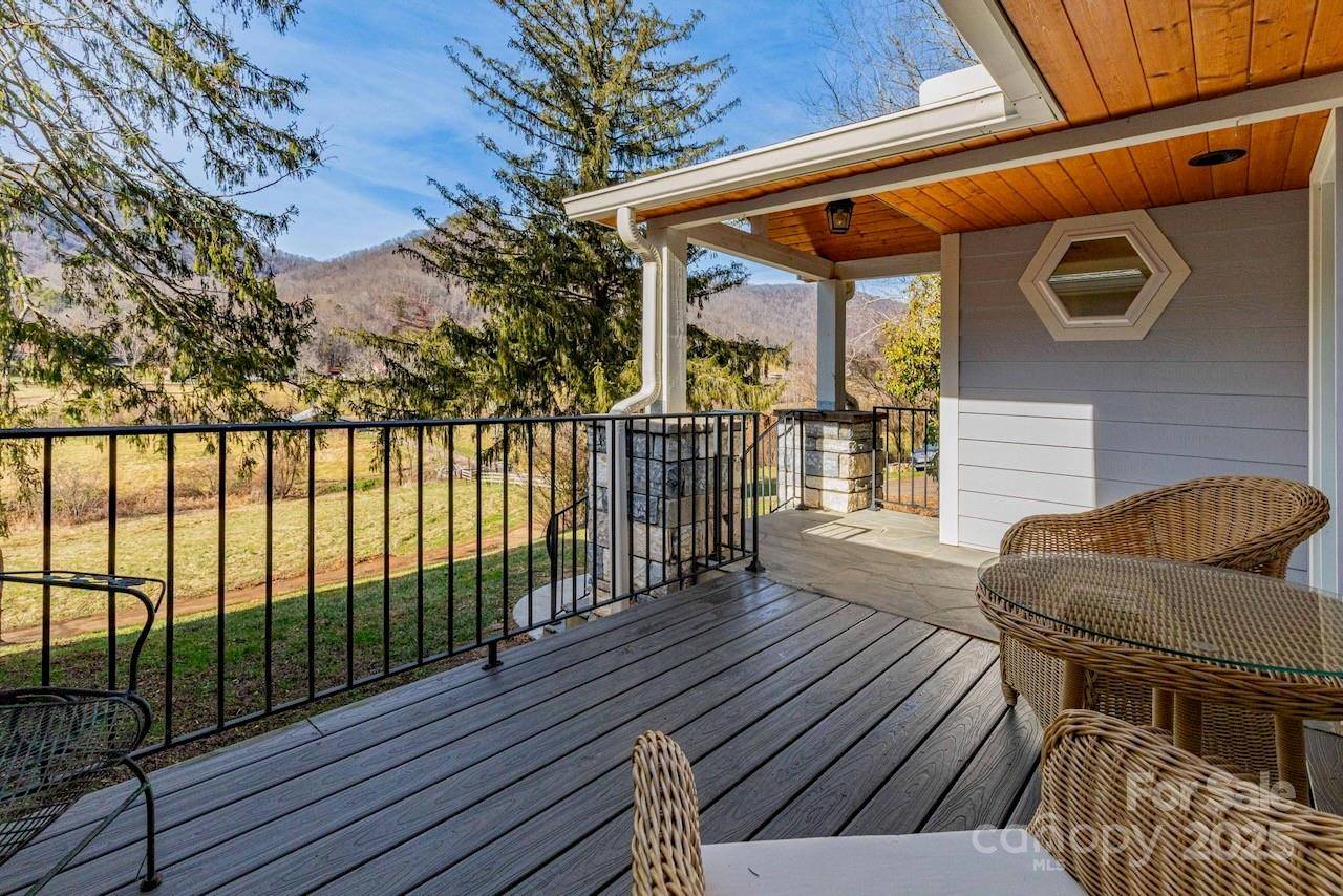2888 Beaverdam RD, Canton, NC 28716