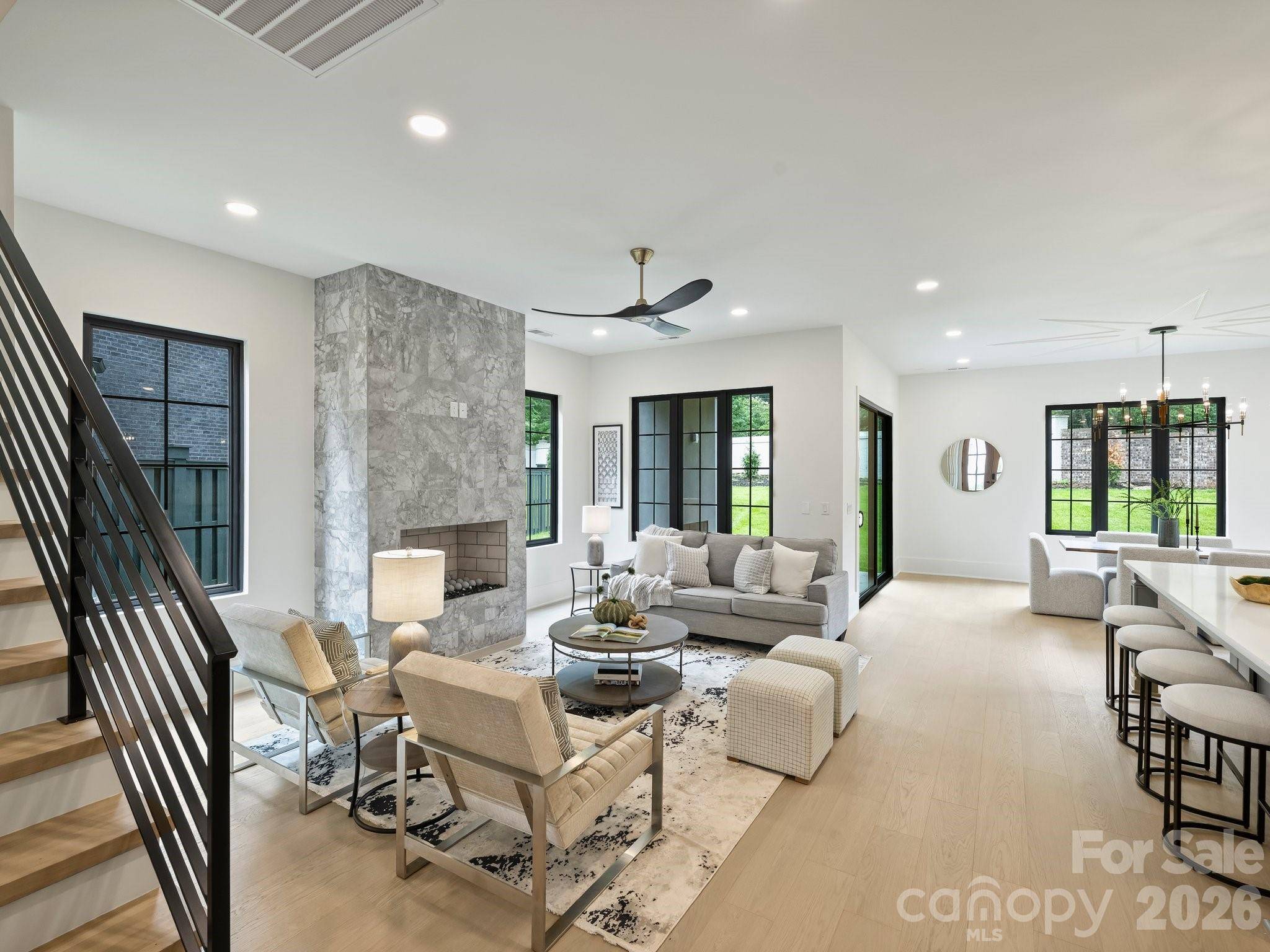 923 Laurel Creek LN, Charlotte, NC 28211
