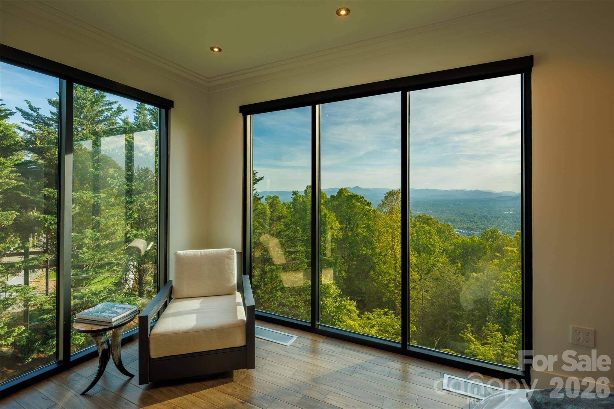 12 Sunset SMT, Asheville, NC 28804