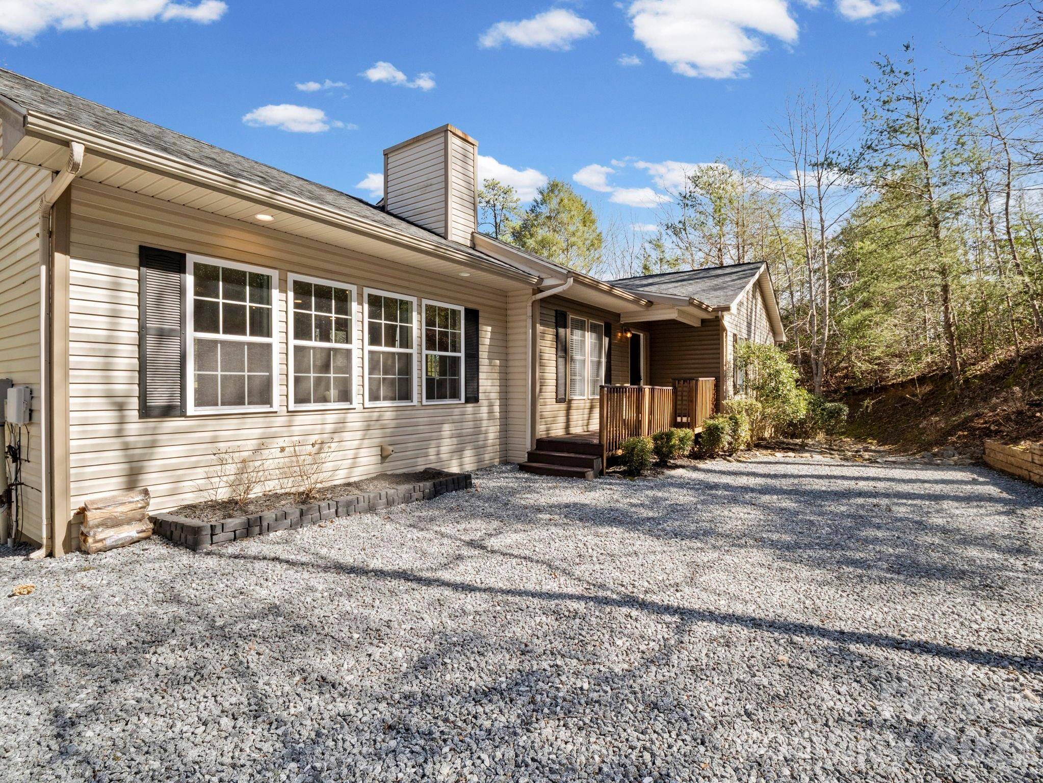 137 Weaver CT, Lake Lure, NC 28746