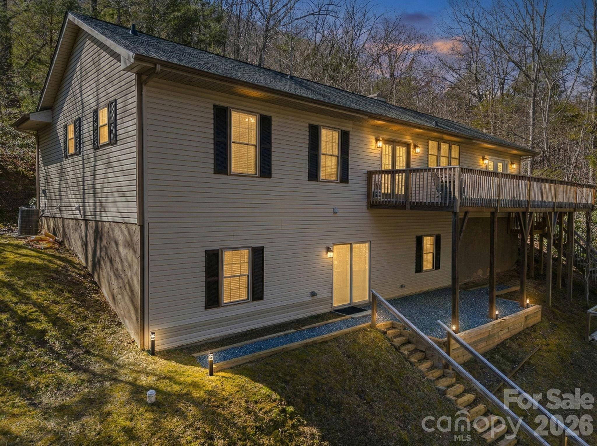 137 Weaver CT, Lake Lure, NC 28746