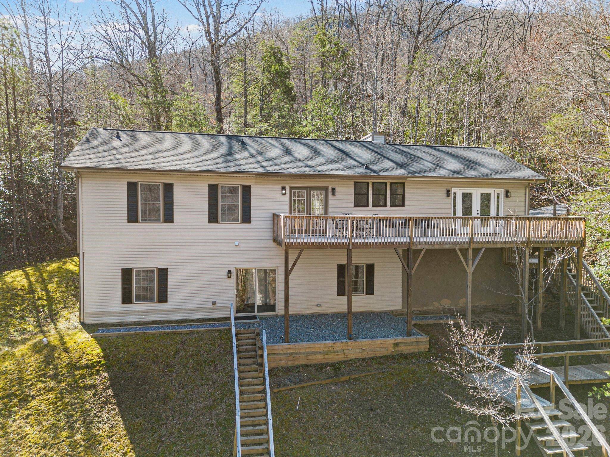 137 Weaver CT, Lake Lure, NC 28746