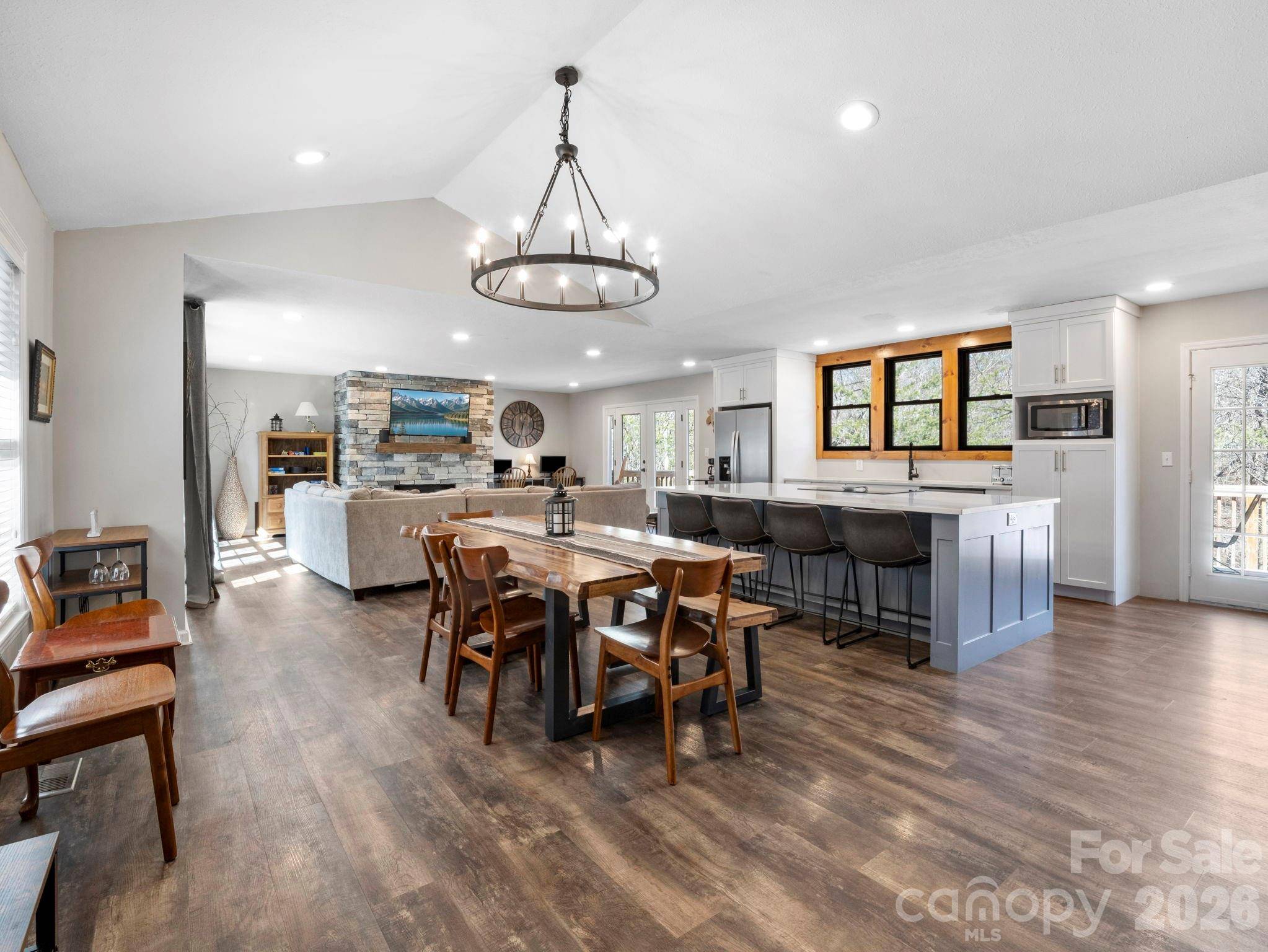 137 Weaver CT, Lake Lure, NC 28746