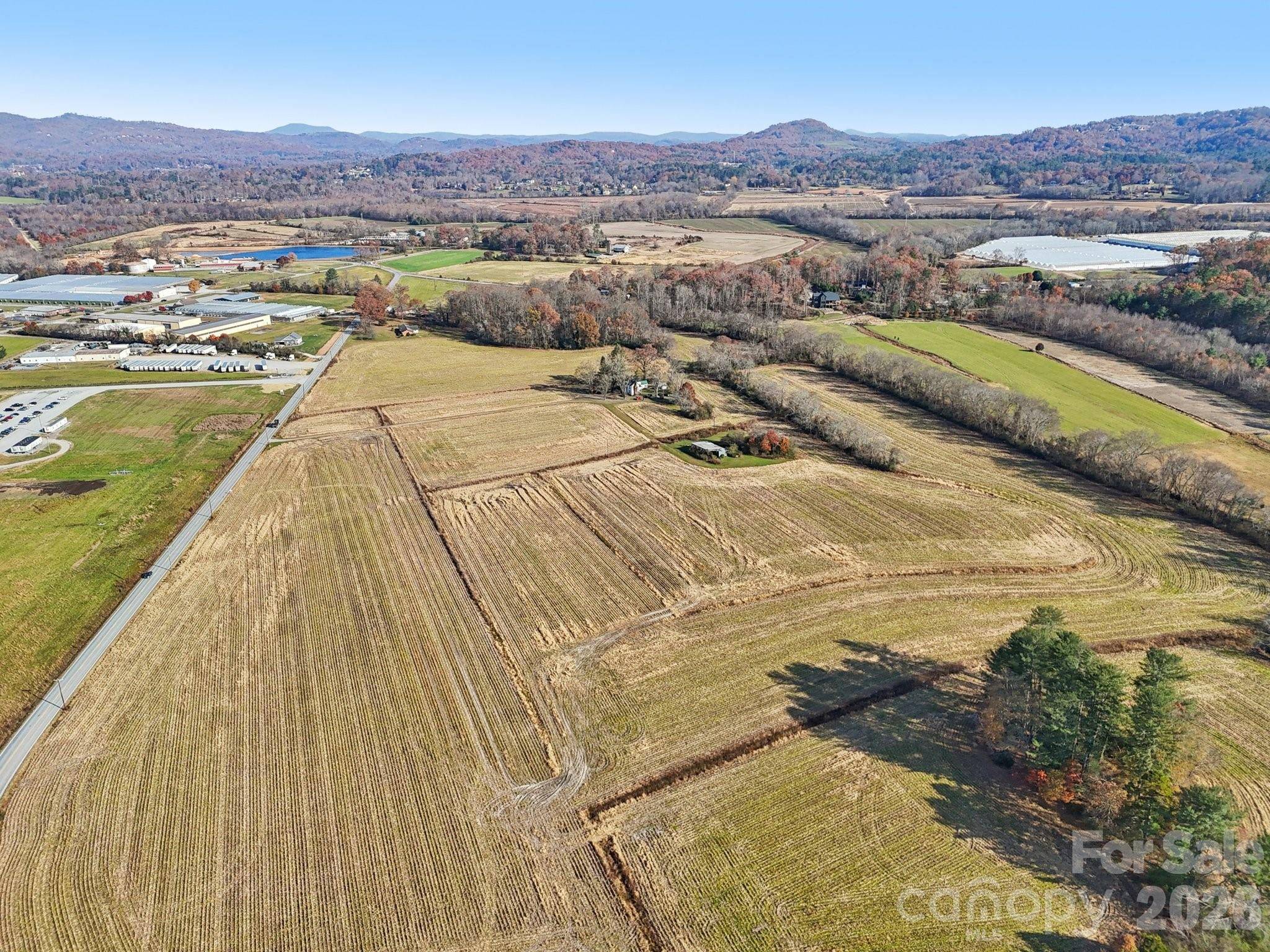 32 School House RD, Mills River, NC 28759