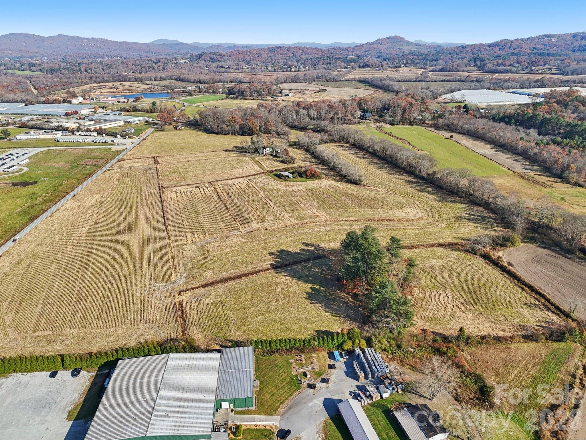 32 School House RD, Mills River, NC 28759