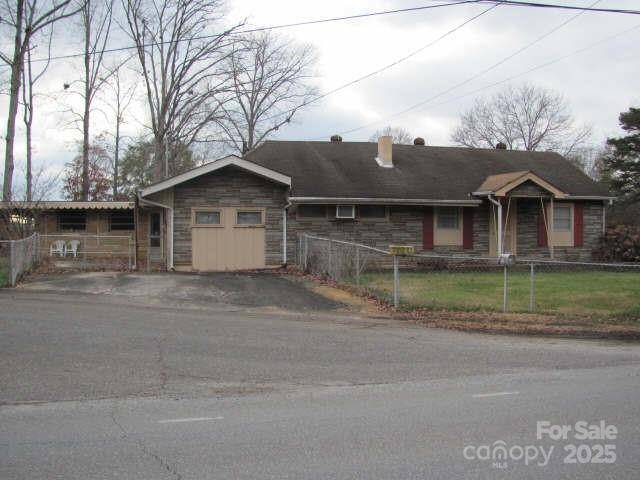 1103 E Main ST E, Dallas, NC 28034
