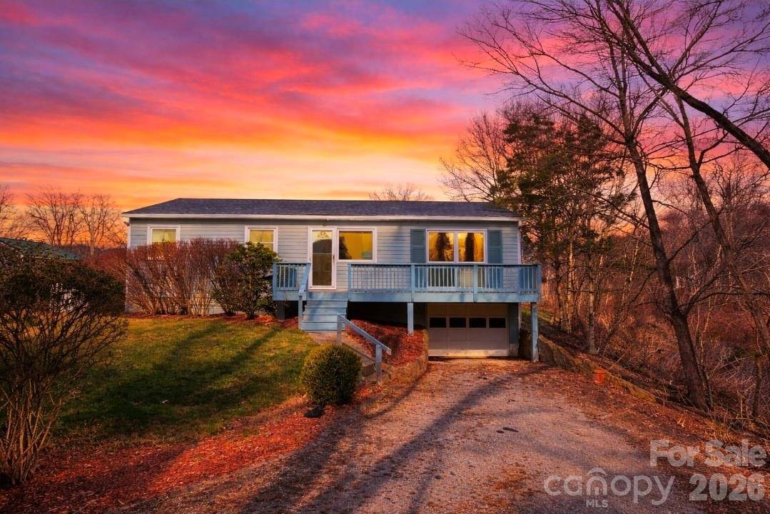31 Stanley ST, Candler, NC 28715