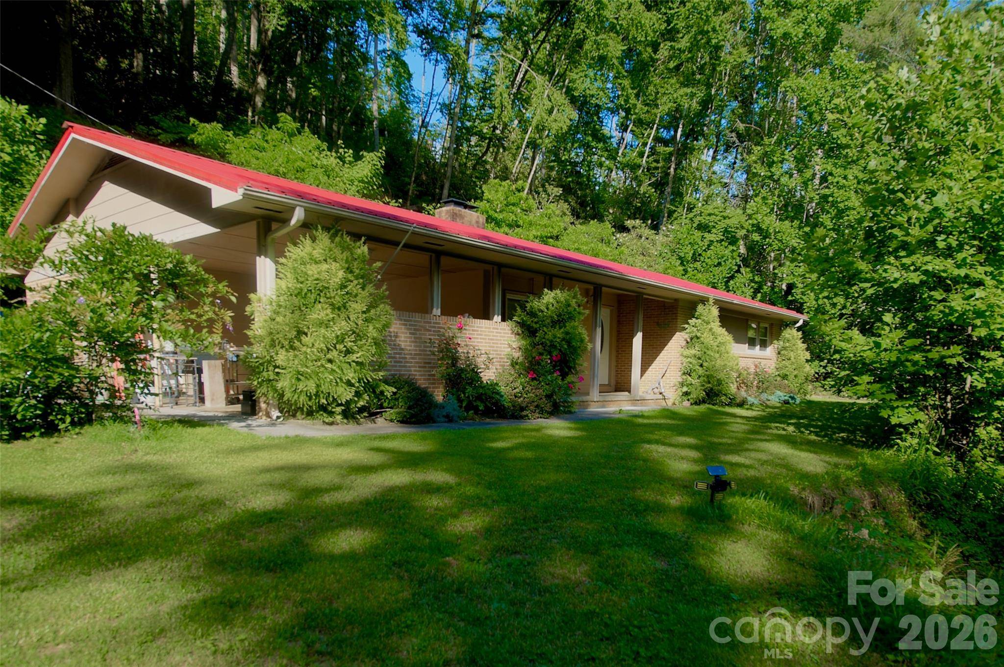 583 Deer Park Lake RD, Spruce Pine, NC 28777