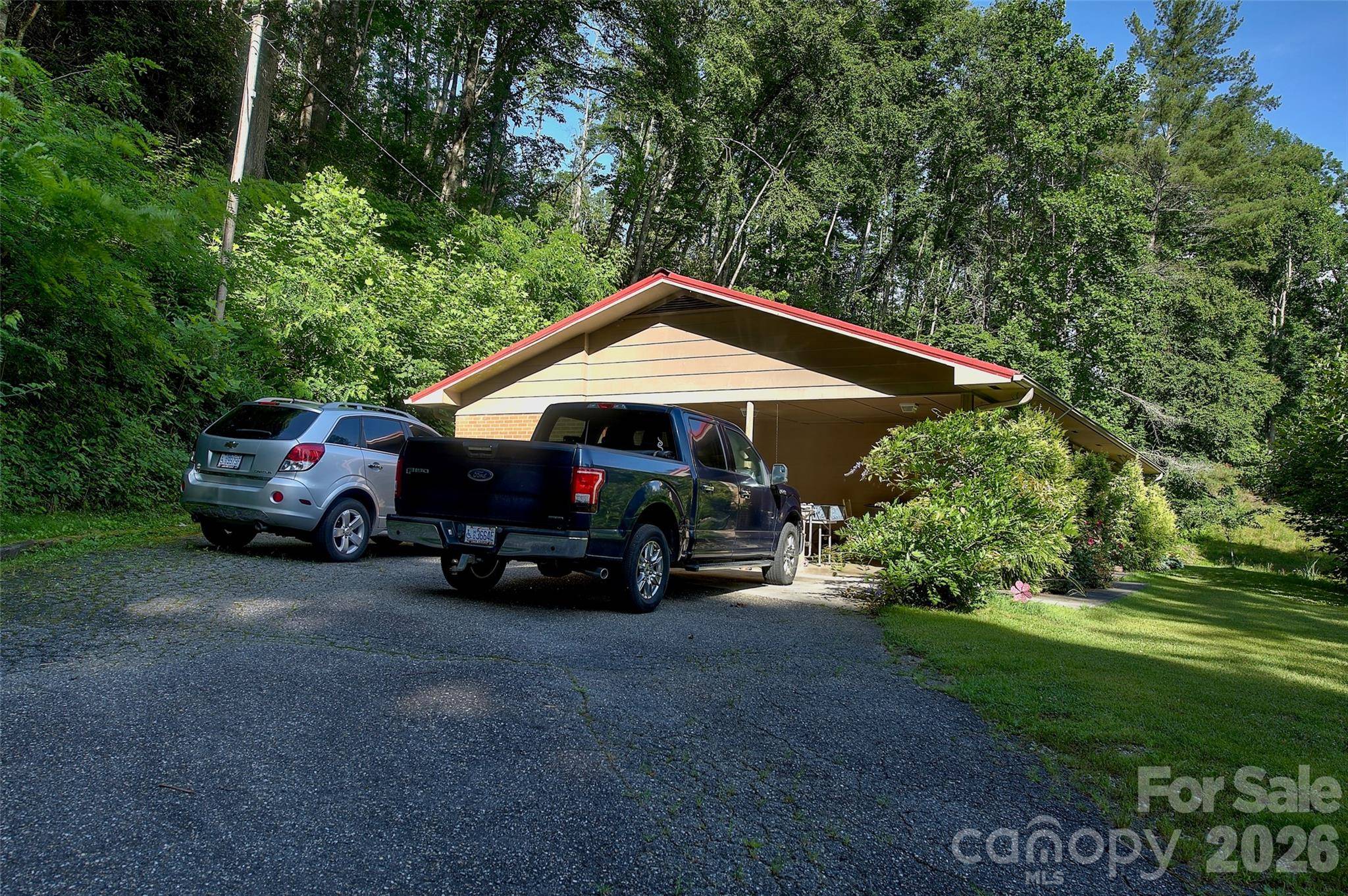583 Deer Park Lake RD, Spruce Pine, NC 28777