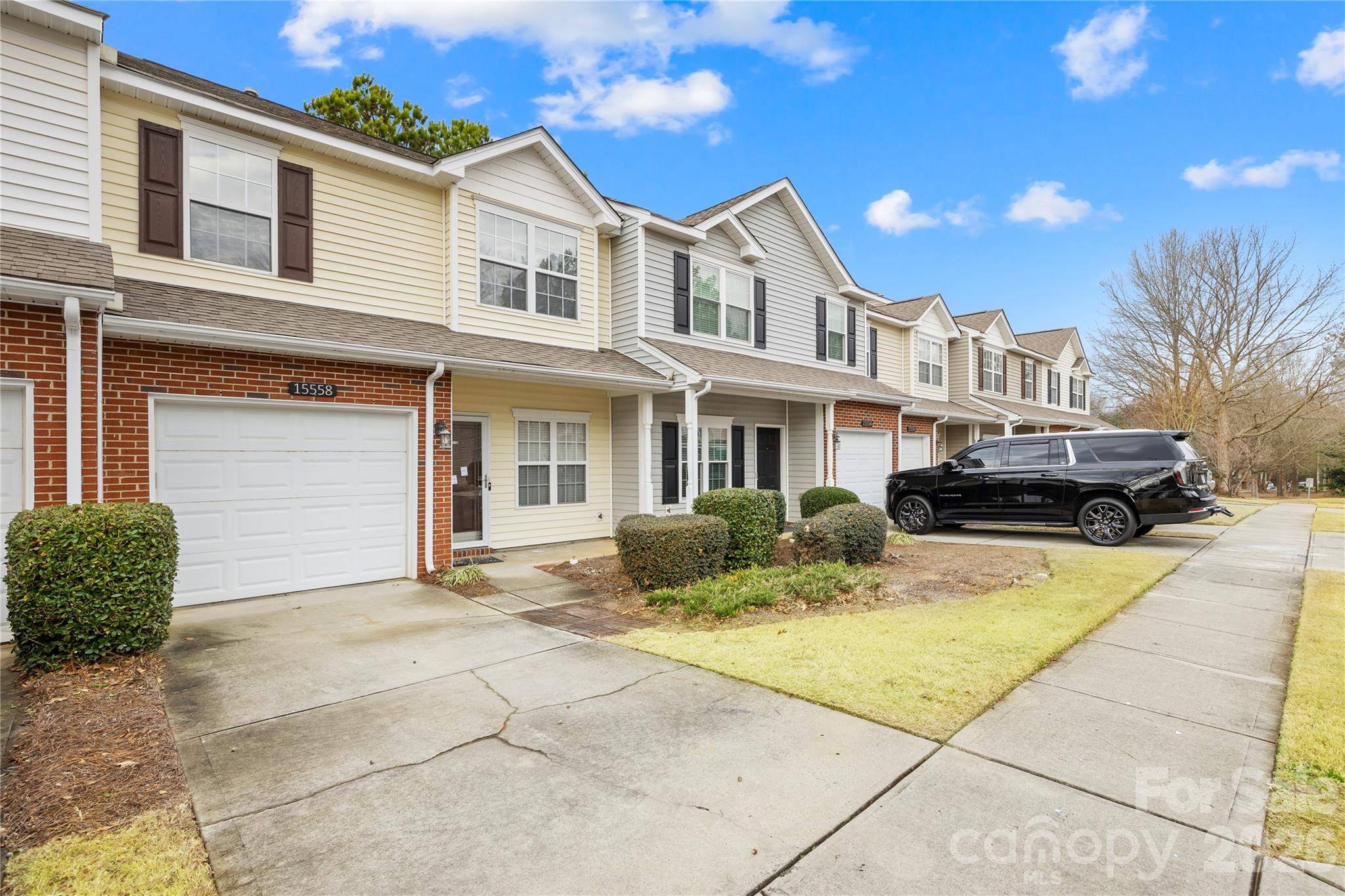 15558 Stronvar House LN, Charlotte, NC 28277