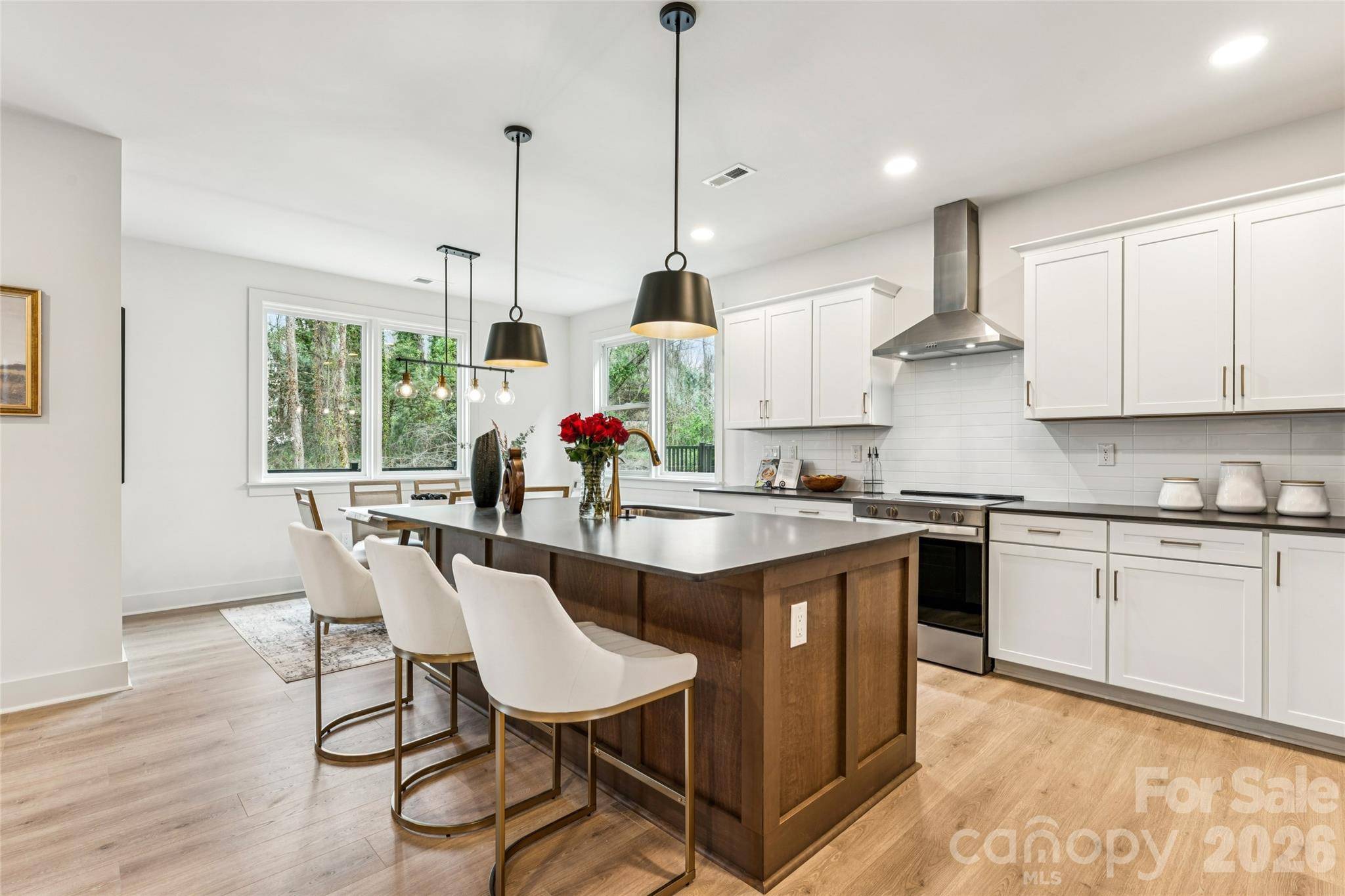 2416 Crestview DR, Charlotte, NC 28216