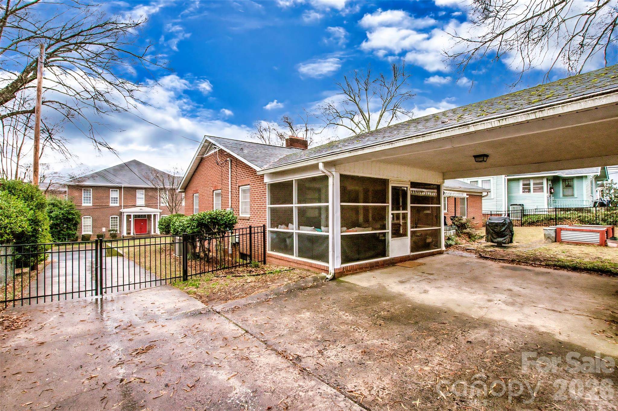 516 S Mulberry ST, Statesville, NC 28677