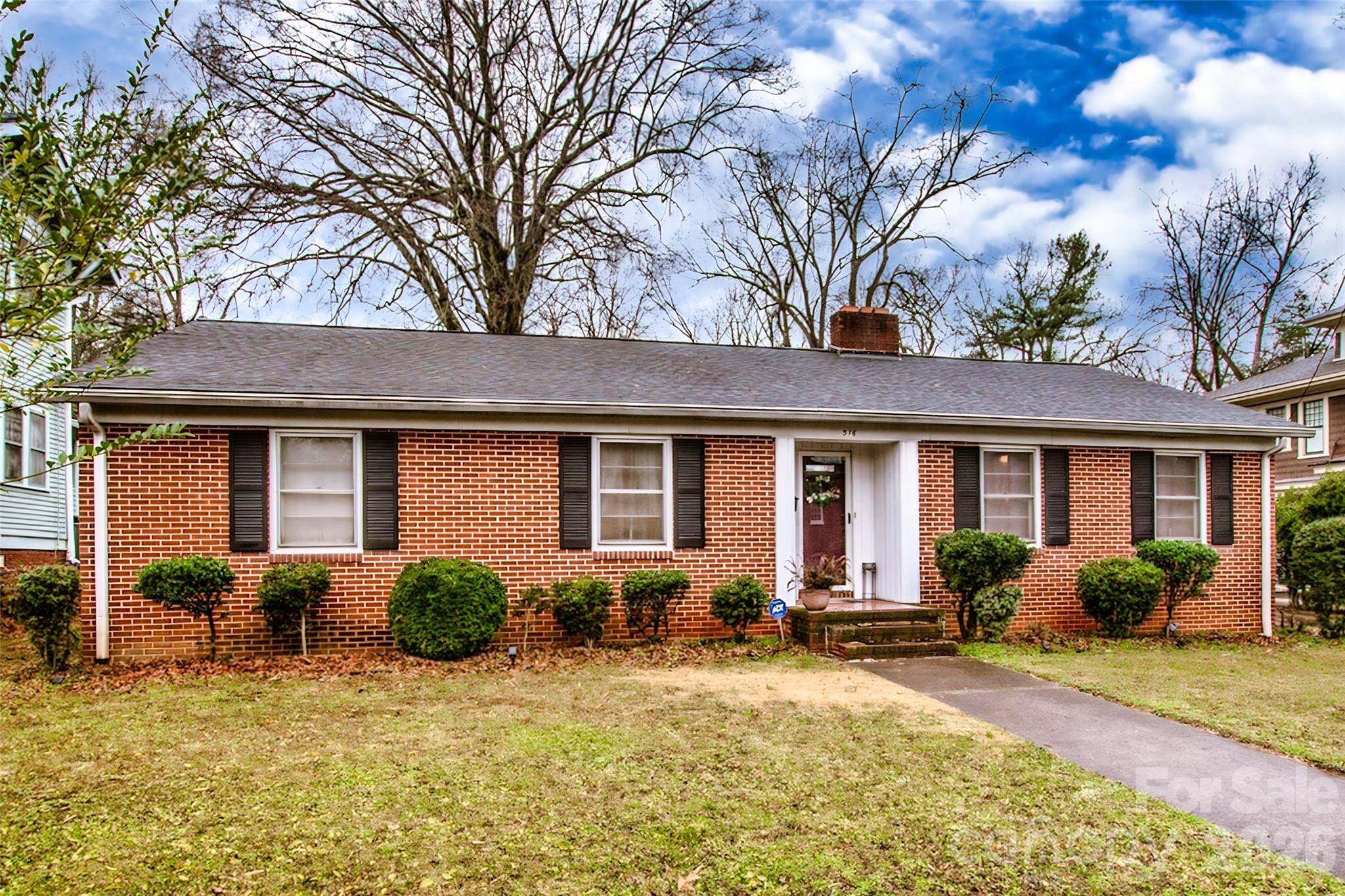 516 S Mulberry ST, Statesville, NC 28677