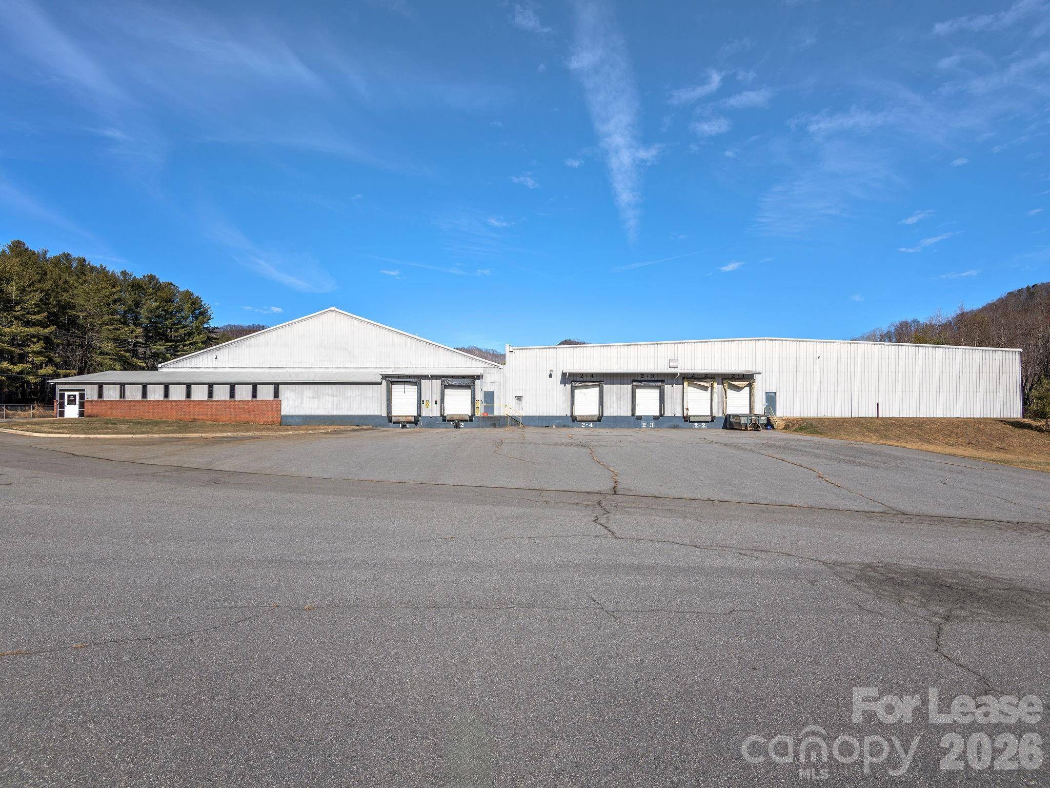 111 Old Bee Tree RD #2, Swannanoa, NC 28804