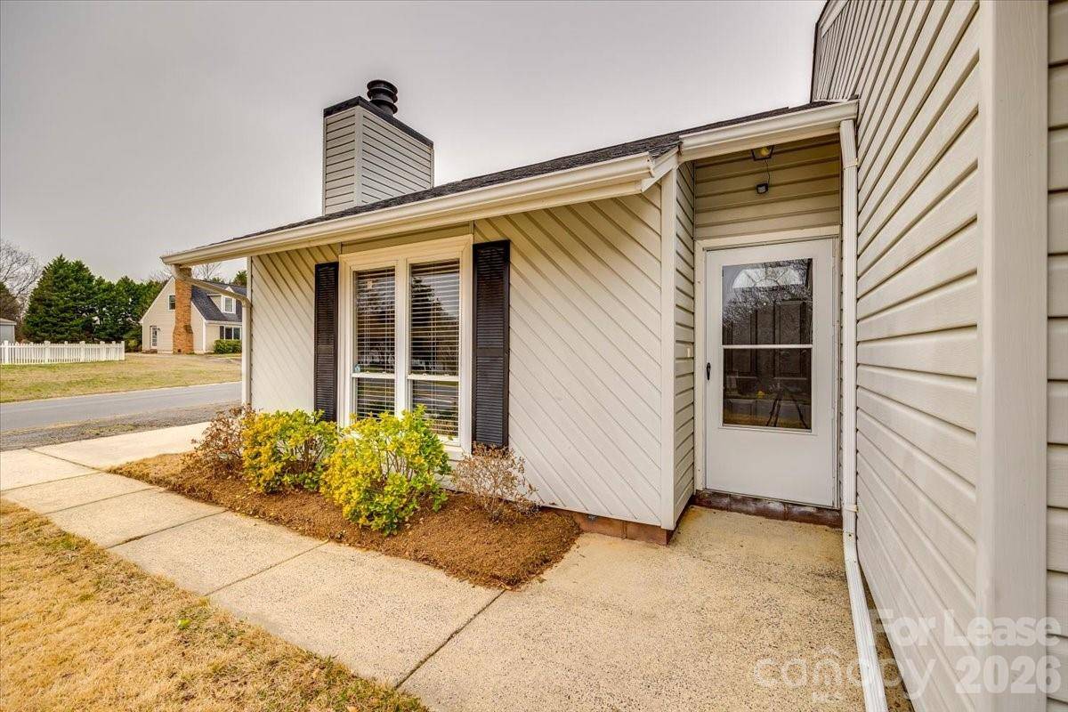 10932 Copperfield DR, Pineville, NC 28134