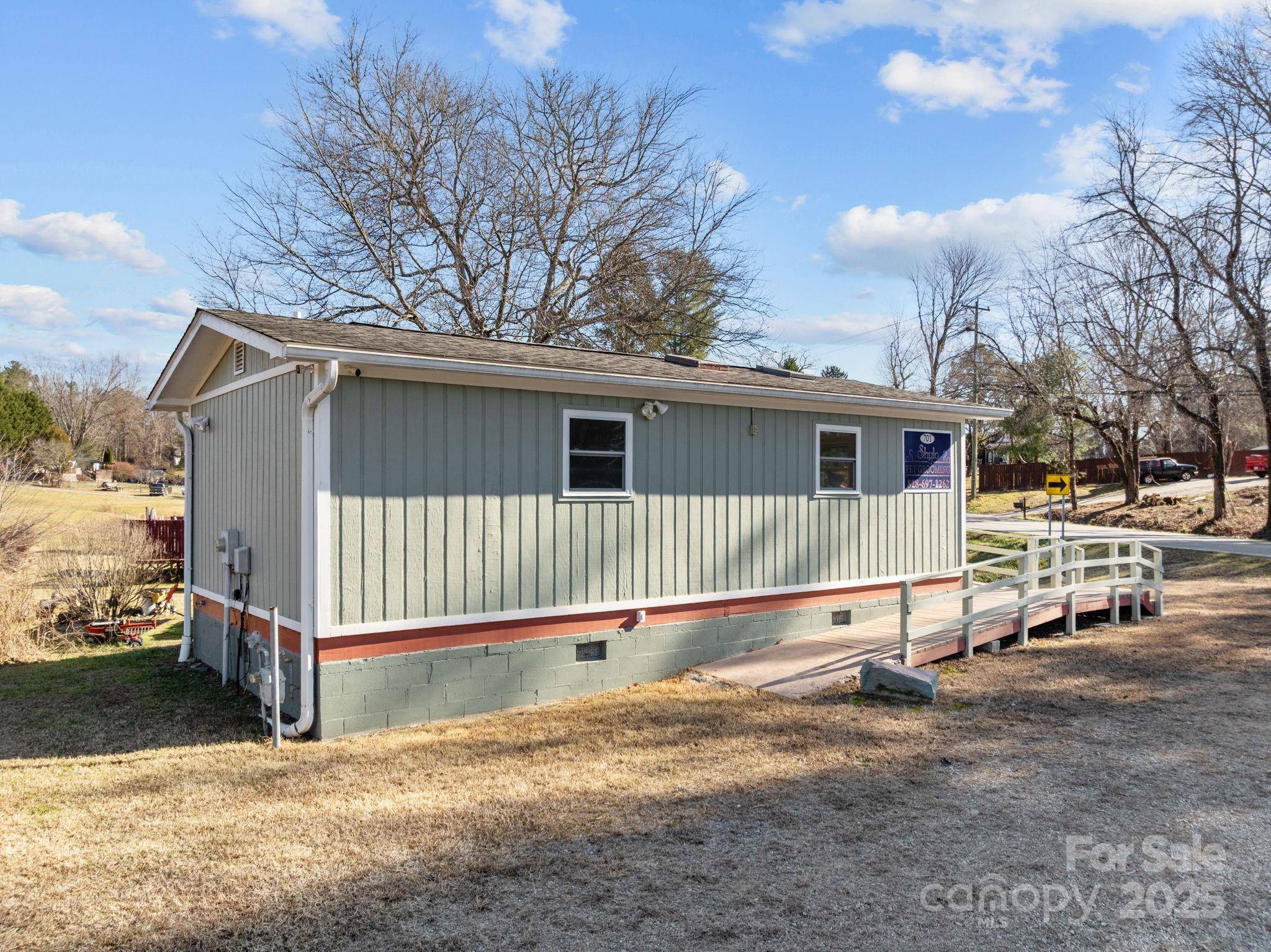 701 Dana RD, Hendersonville, NC 28792