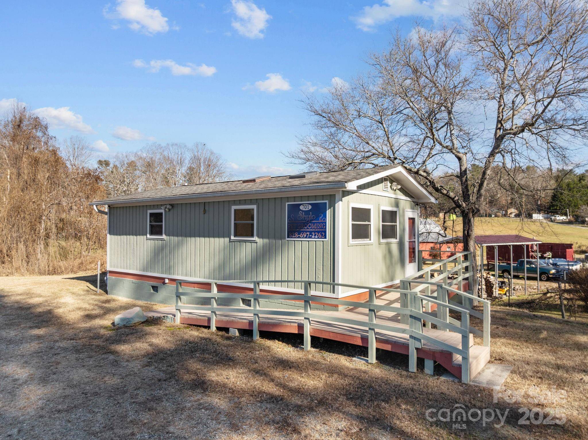701 Dana RD, Hendersonville, NC 28792