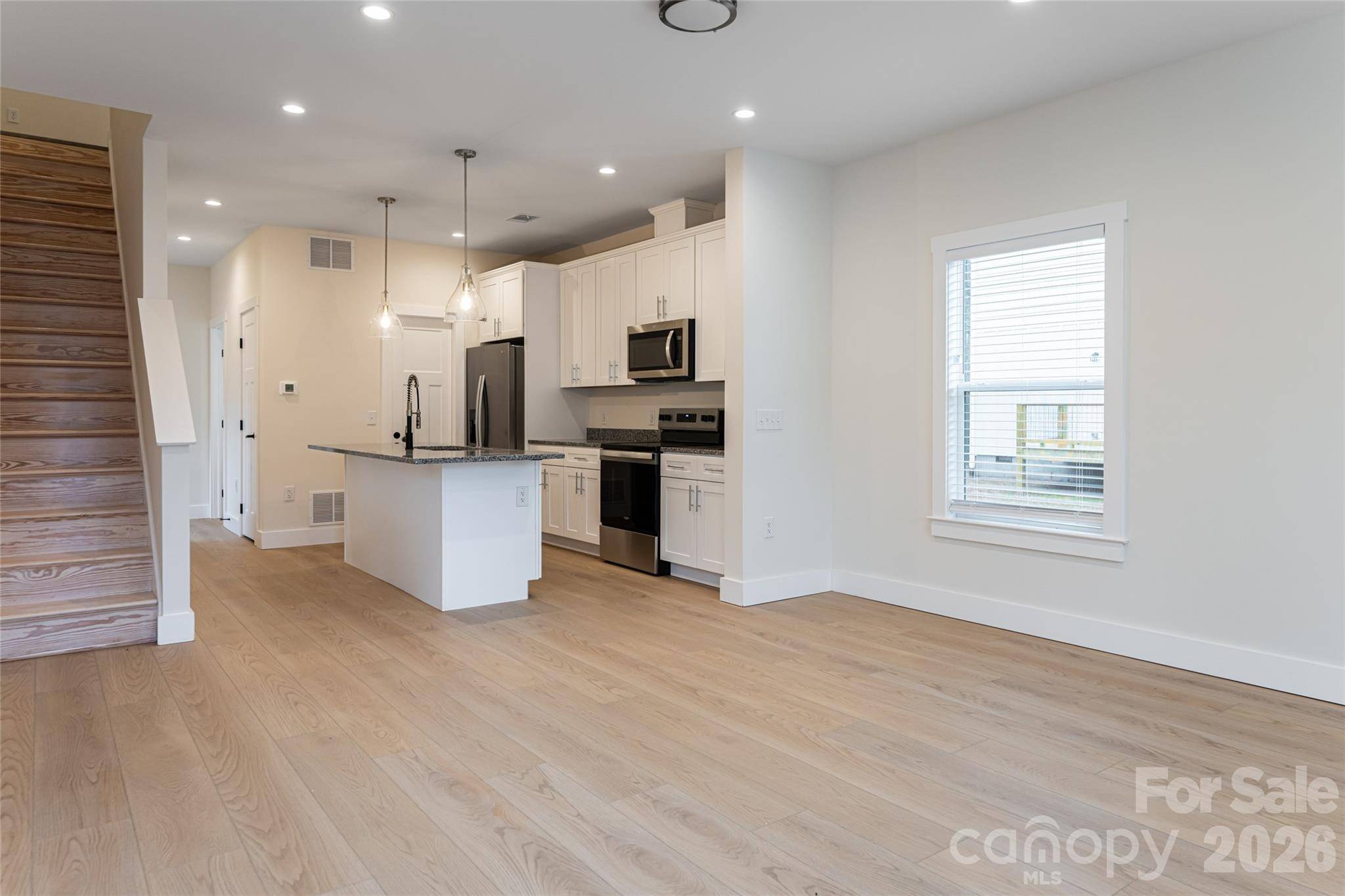 10 Wyndom LN, Asheville, NC 28805