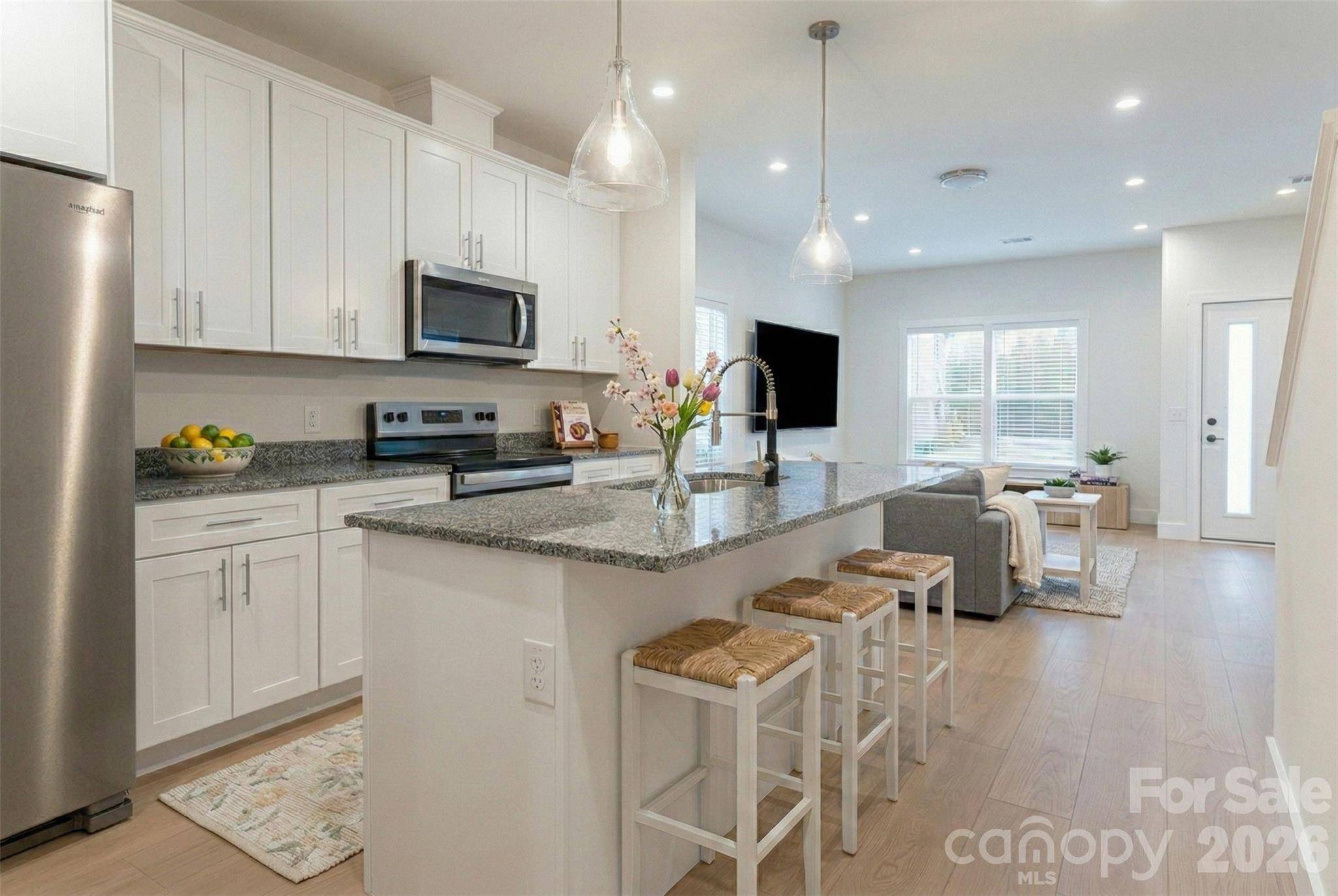 10 Wyndom LN, Asheville, NC 28805