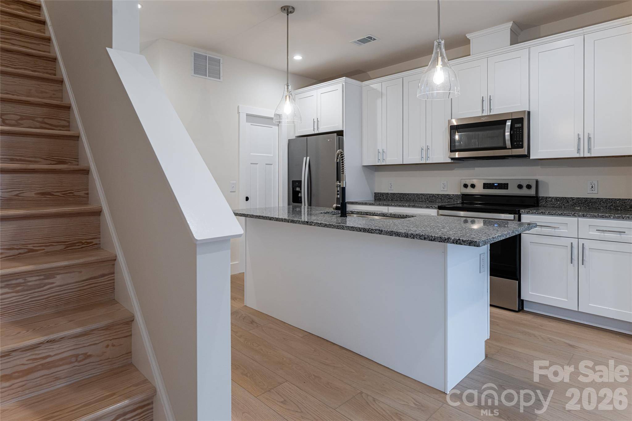 10 Wyndom LN, Asheville, NC 28805