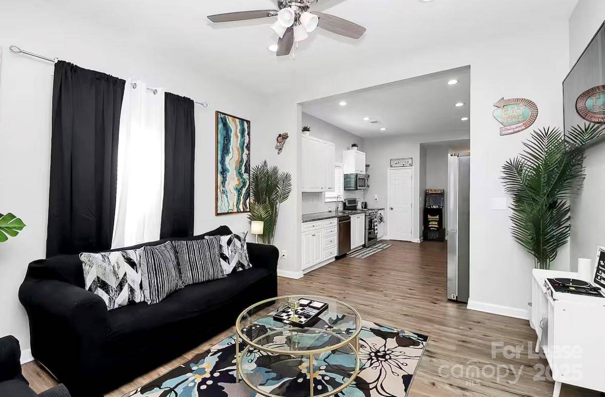 1806 Vinton ST, Charlotte, NC 28216