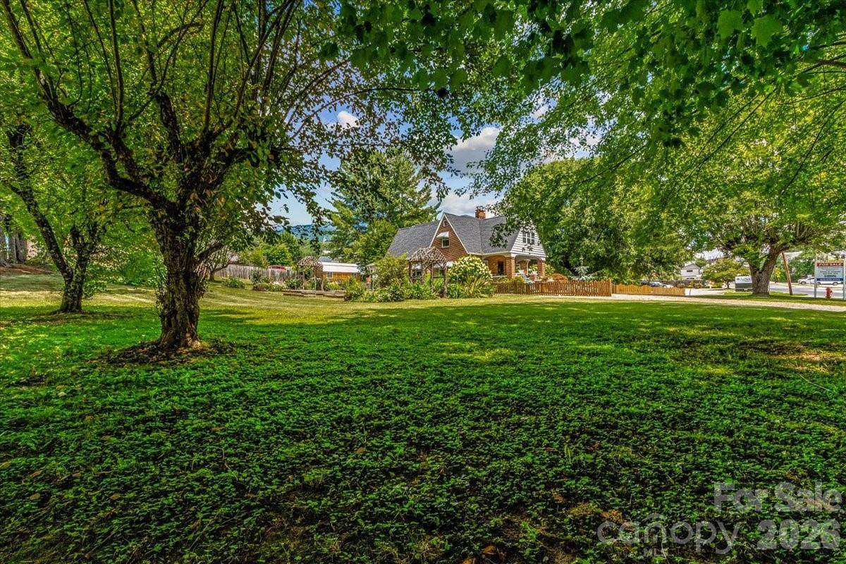 506 W Main ST, Burnsville, NC 28714