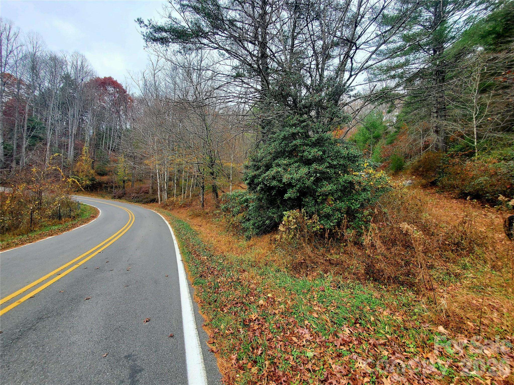 2701 Gouges Creek RD, Spruce Pine, NC 28777