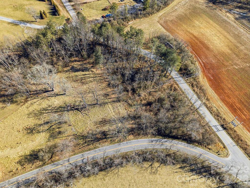 999 Ray Hill RD, Mills River, NC 28759