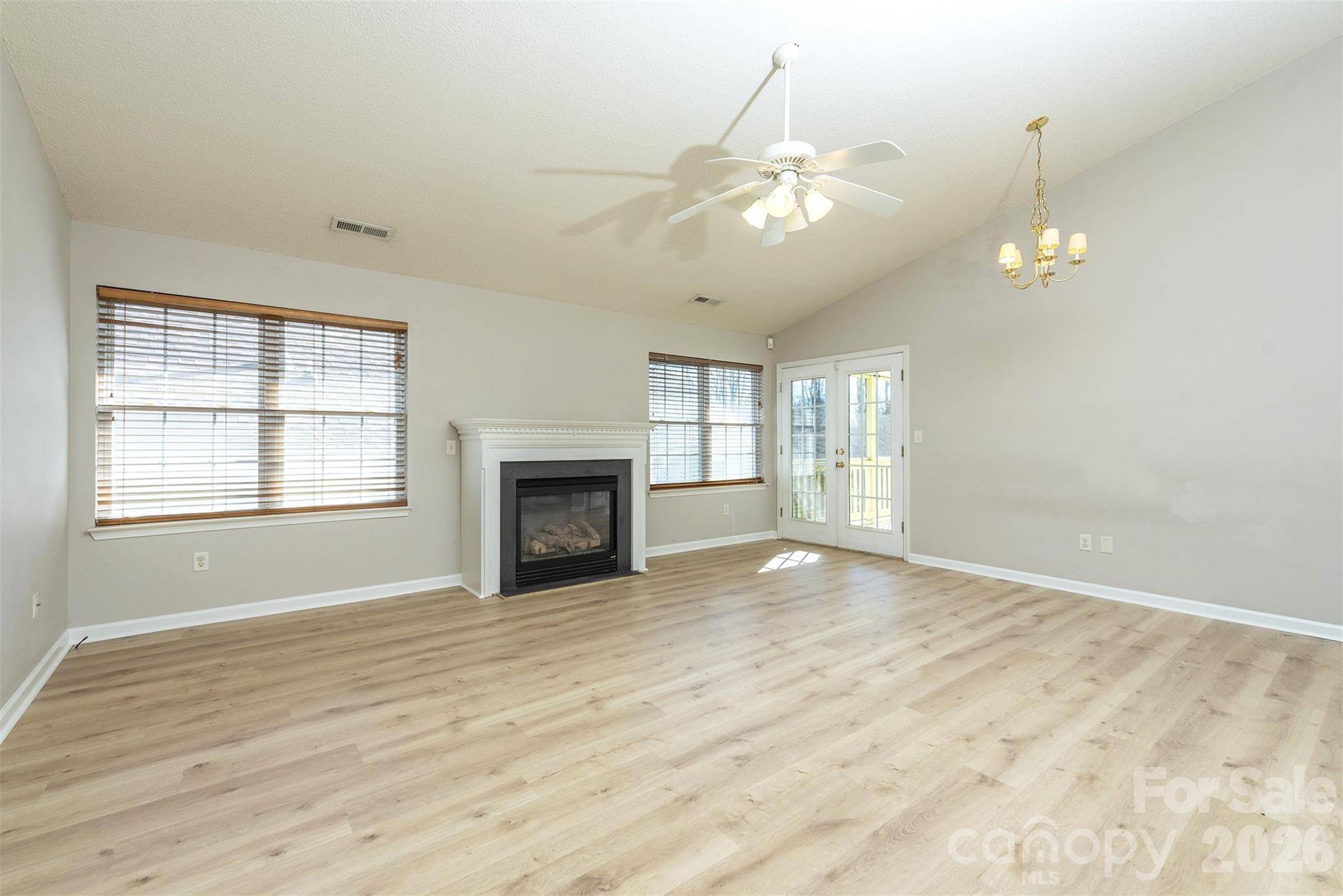 115 Creeks End CIR, Mills River, NC 28759