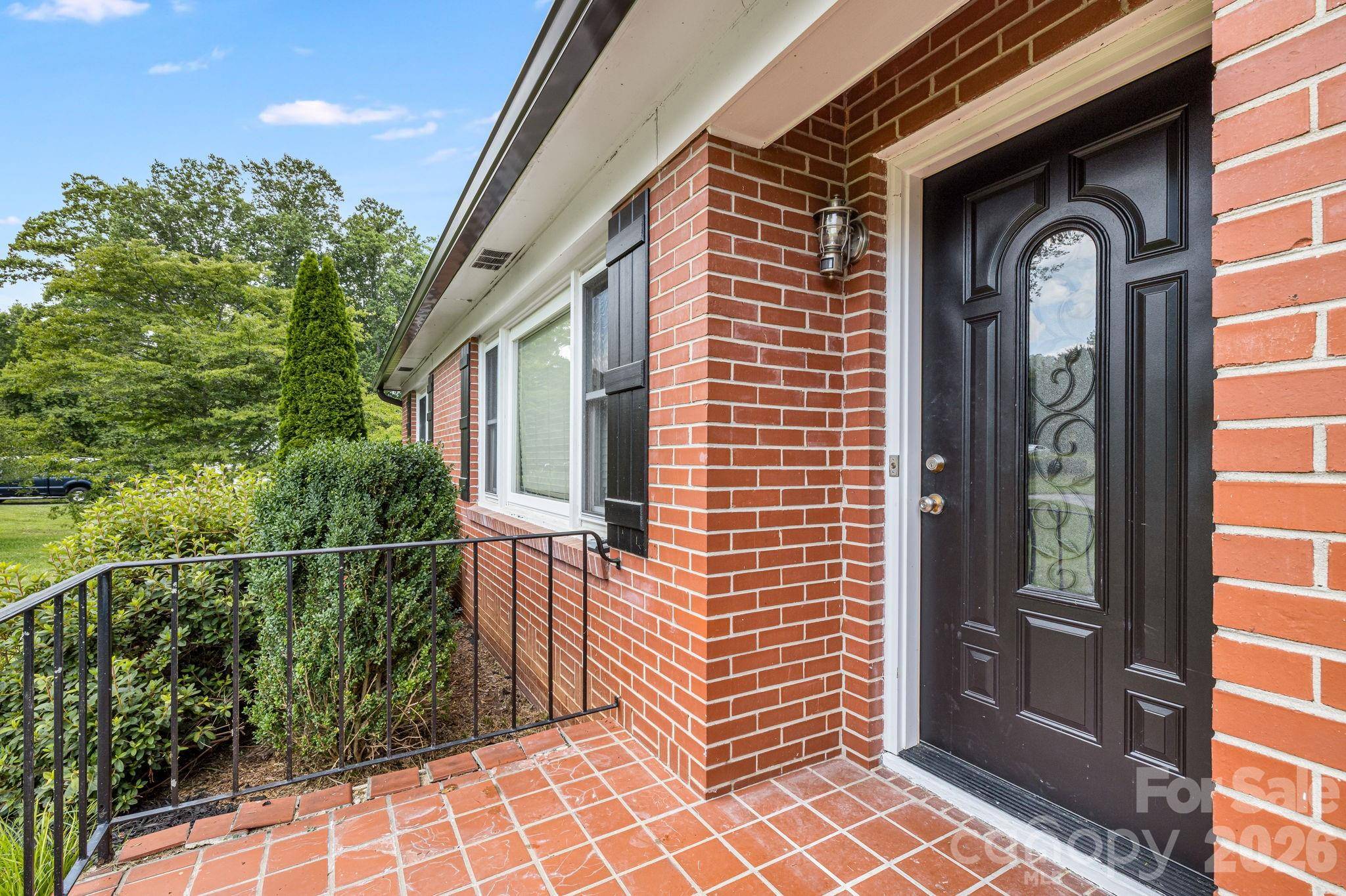 3226 Charlyne DR, Hendersonville, NC 28792