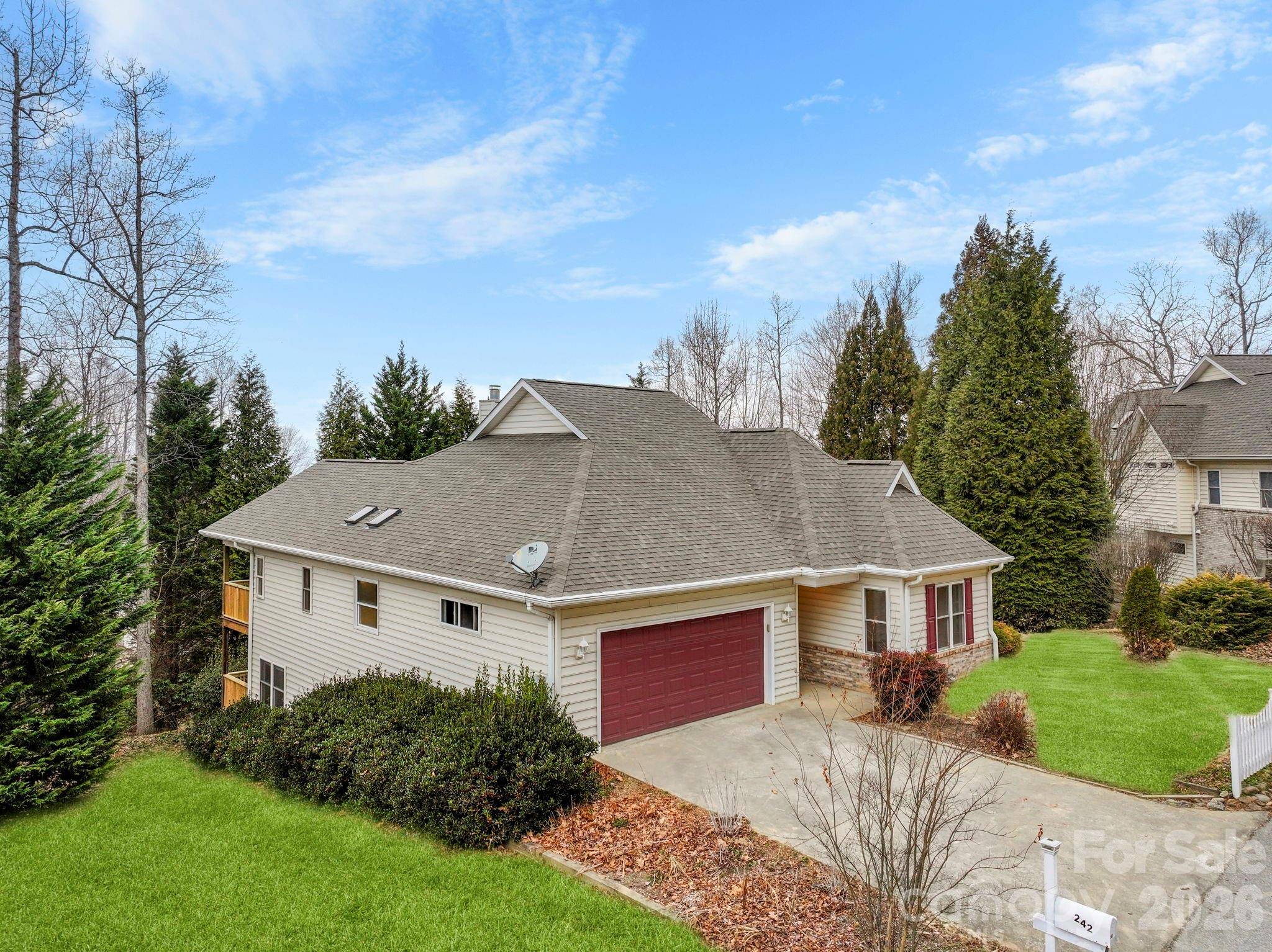 242 Carriage Summitt WAY, Hendersonville, NC 28791
