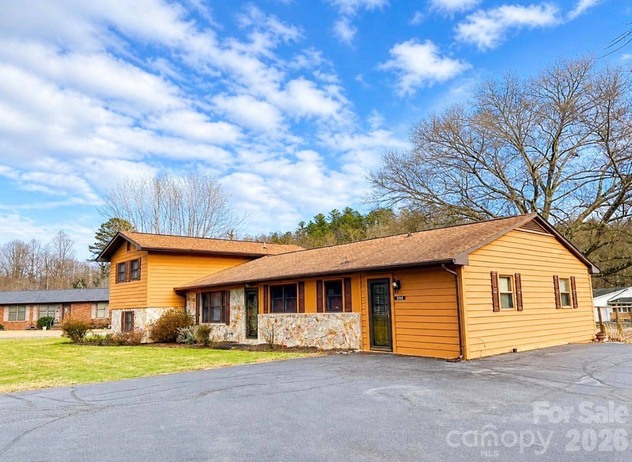 3253 US 70 HWY W, Marion, NC 28752