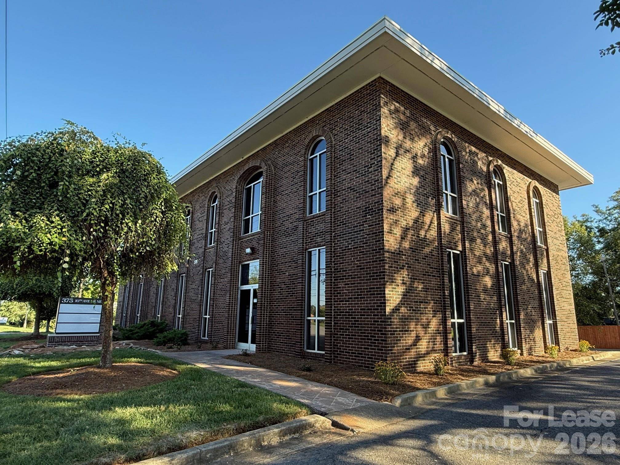 375 10th Avenue DR NE, Hickory, NC 28601