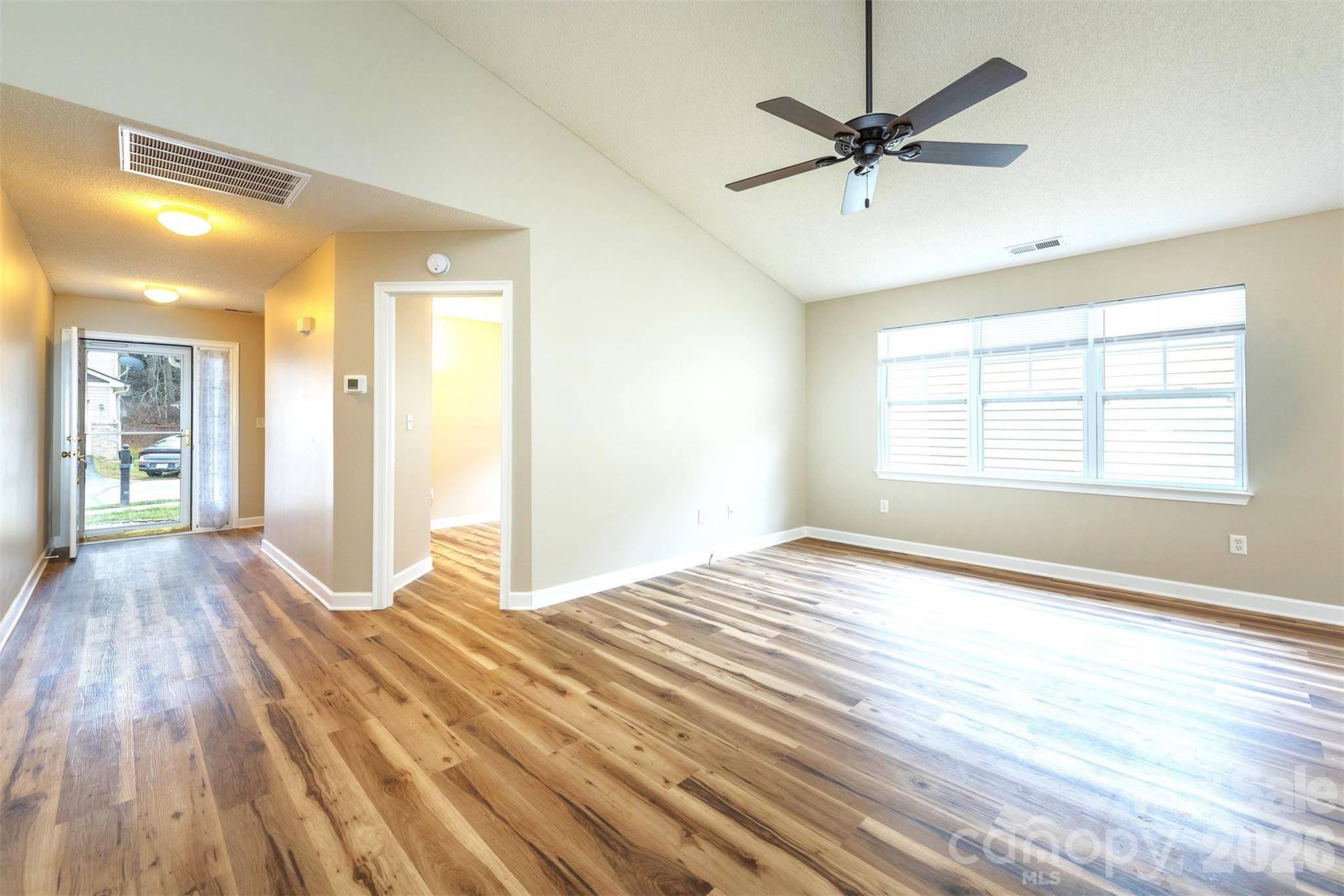 50 Clear Creekside DR, Hendersonville, NC 28792
