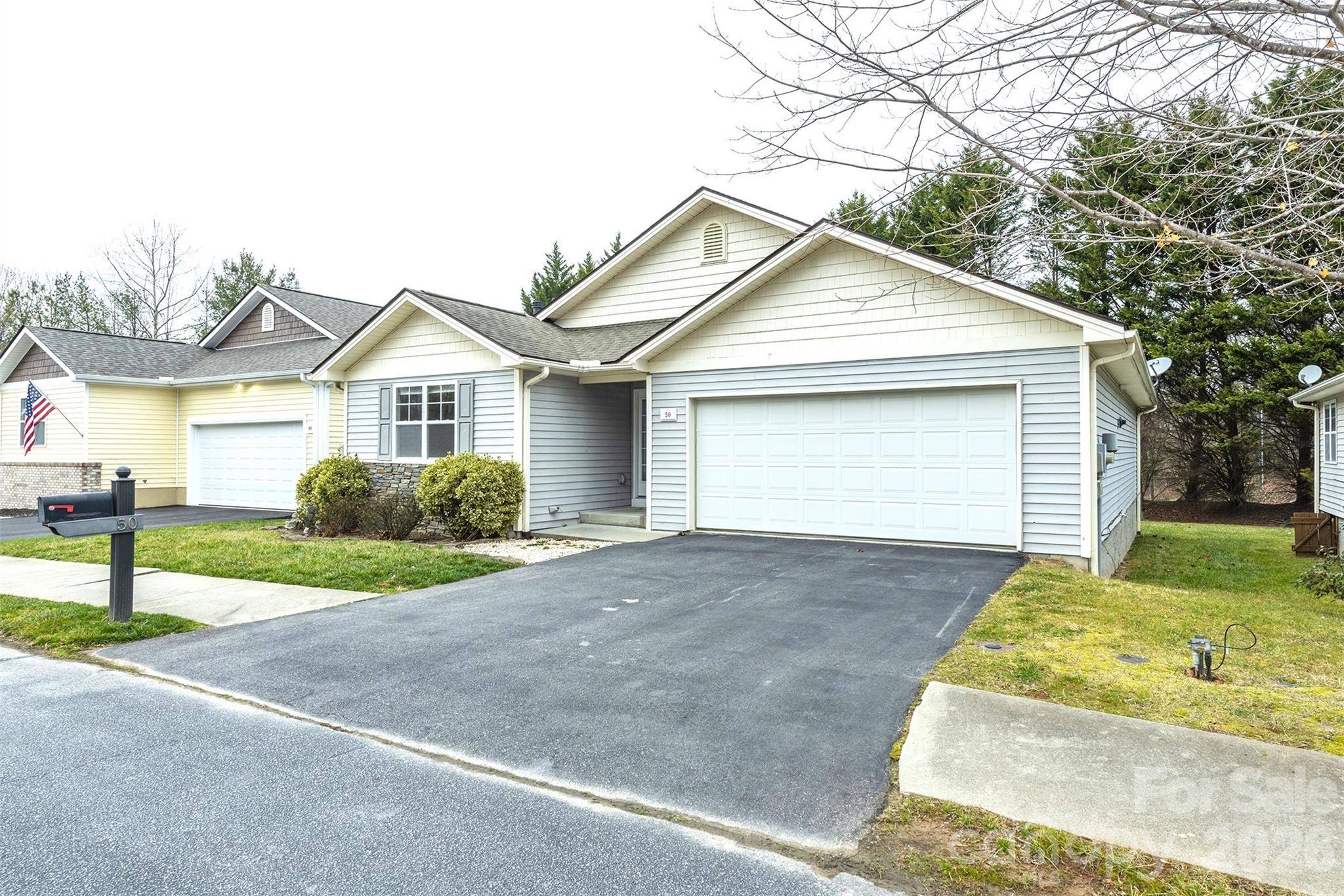 50 Clear Creekside DR, Hendersonville, NC 28792