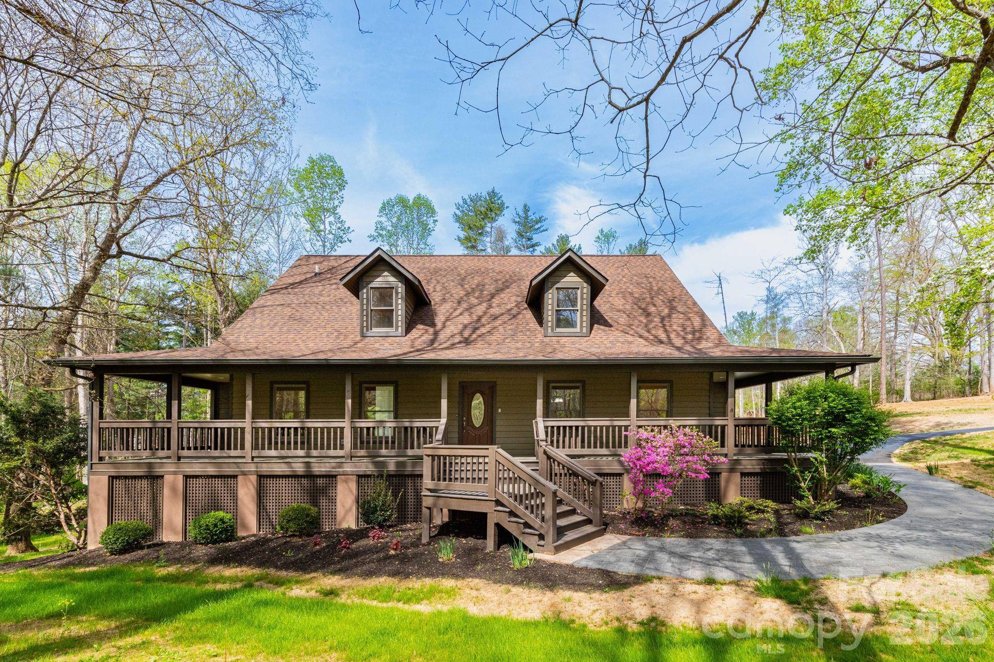 68 Sigmon RD, Fletcher, NC 28732