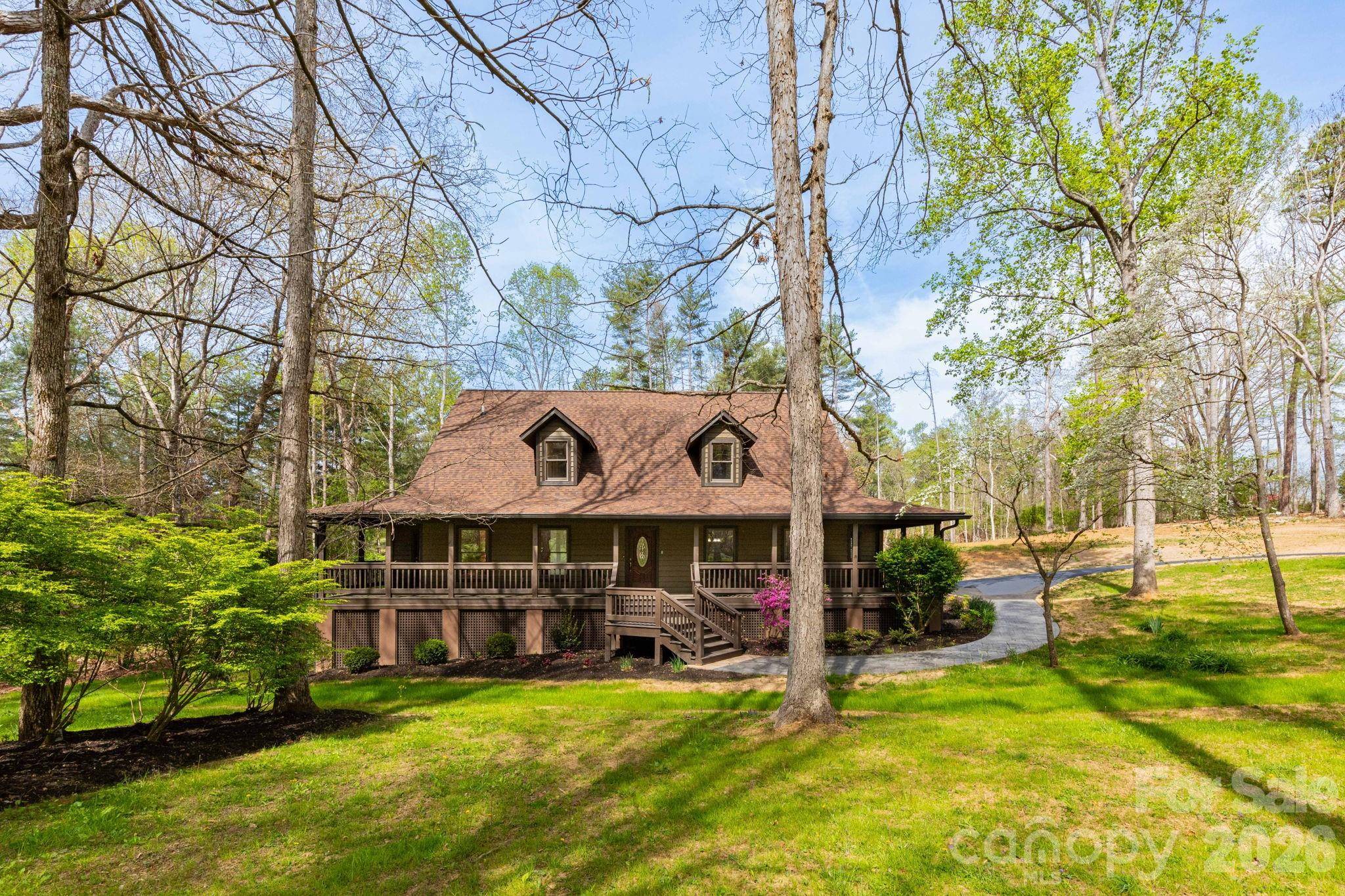 68 Sigmon RD, Fletcher, NC 28732