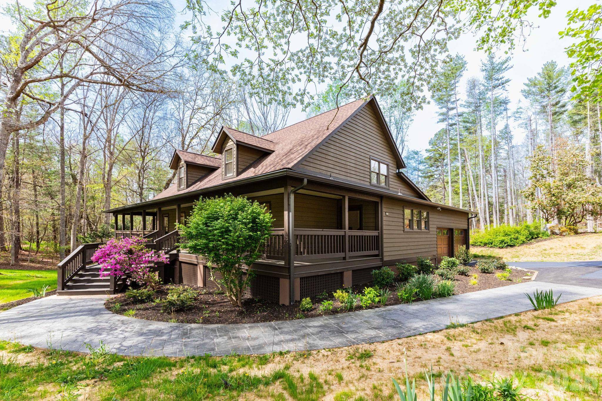 68 Sigmon RD, Fletcher, NC 28732