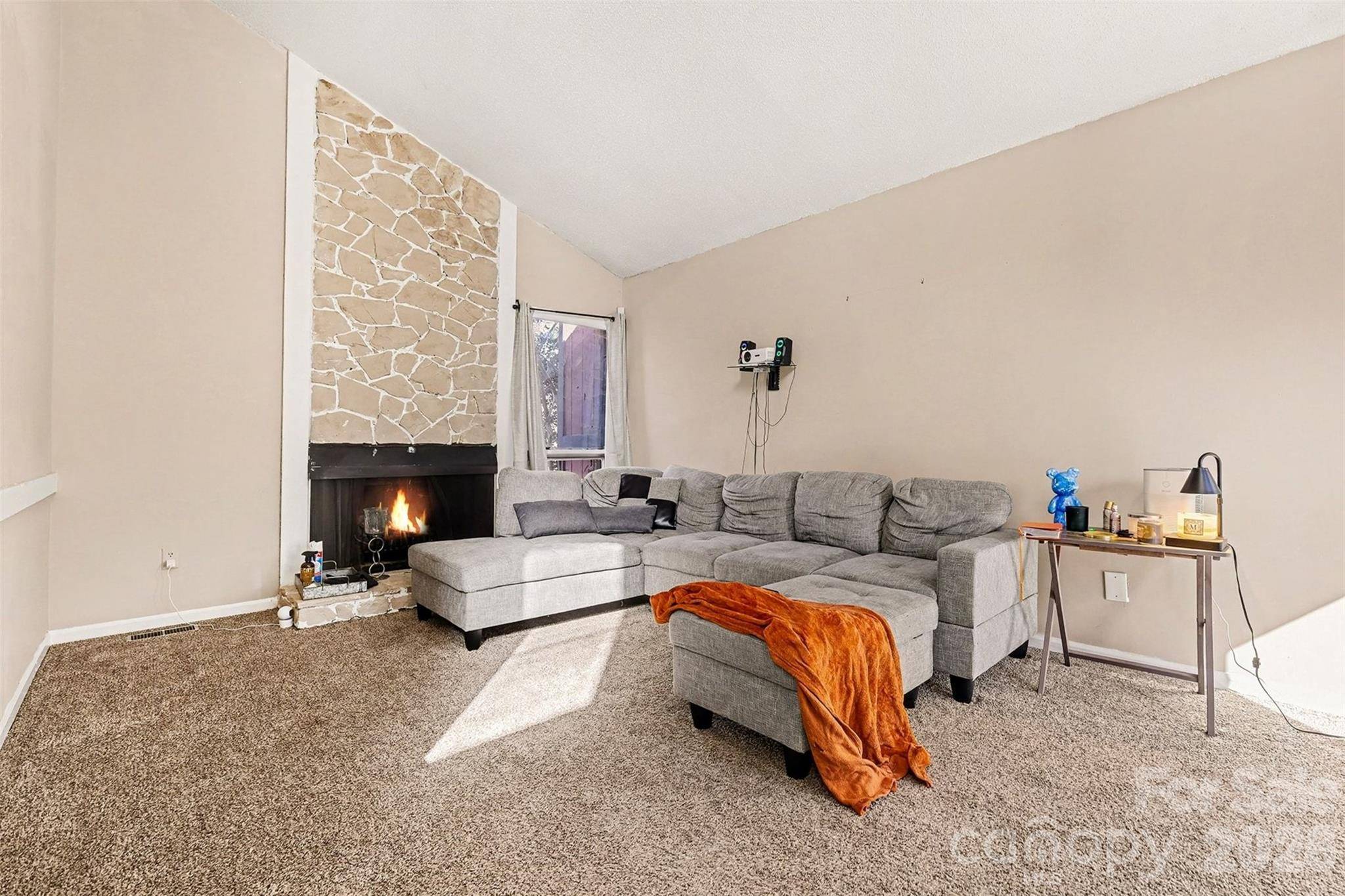 6102 Honeysuckle LN, Charlotte, NC 28212