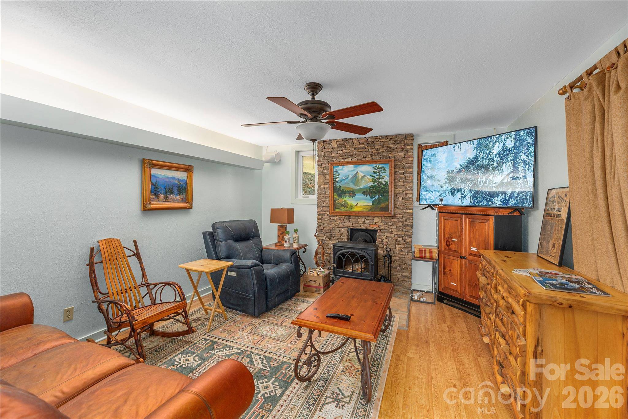 12 Bear Cove LN, Bryson City, NC 28713