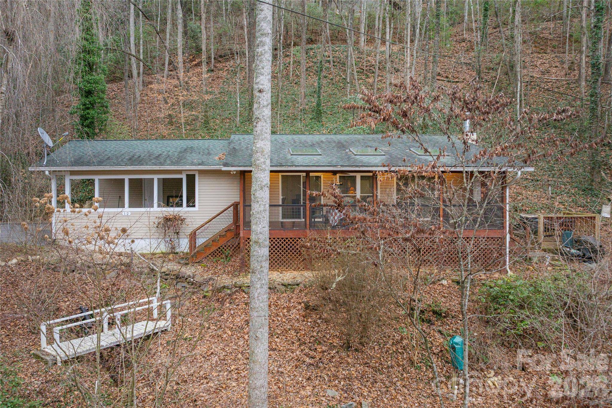 12 Bear Cove LN, Bryson City, NC 28713