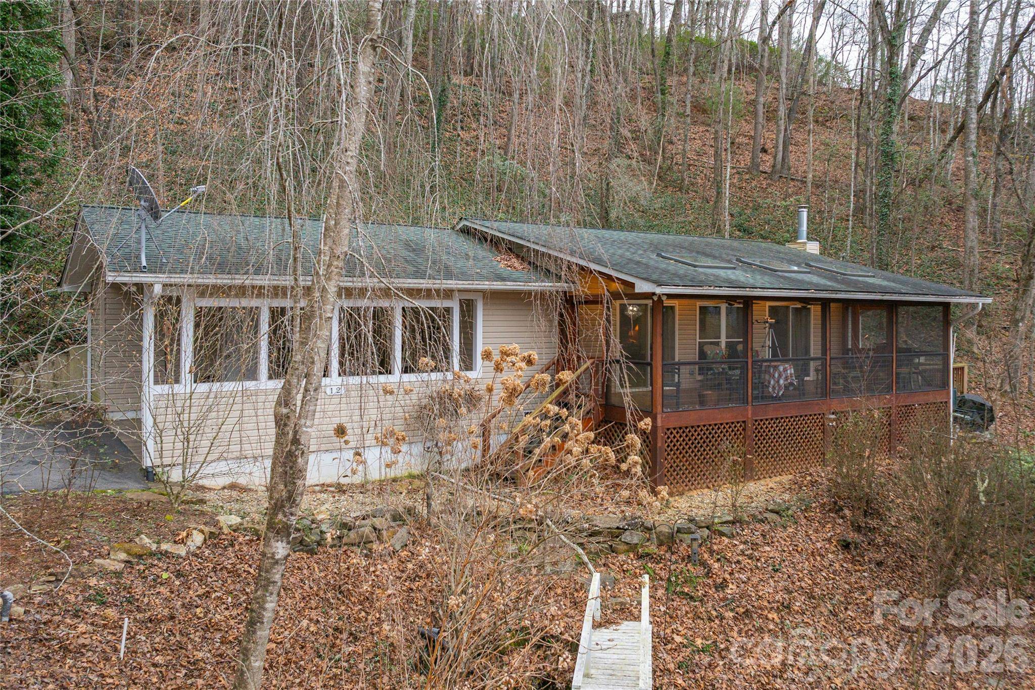 12 Bear Cove LN, Bryson City, NC 28713