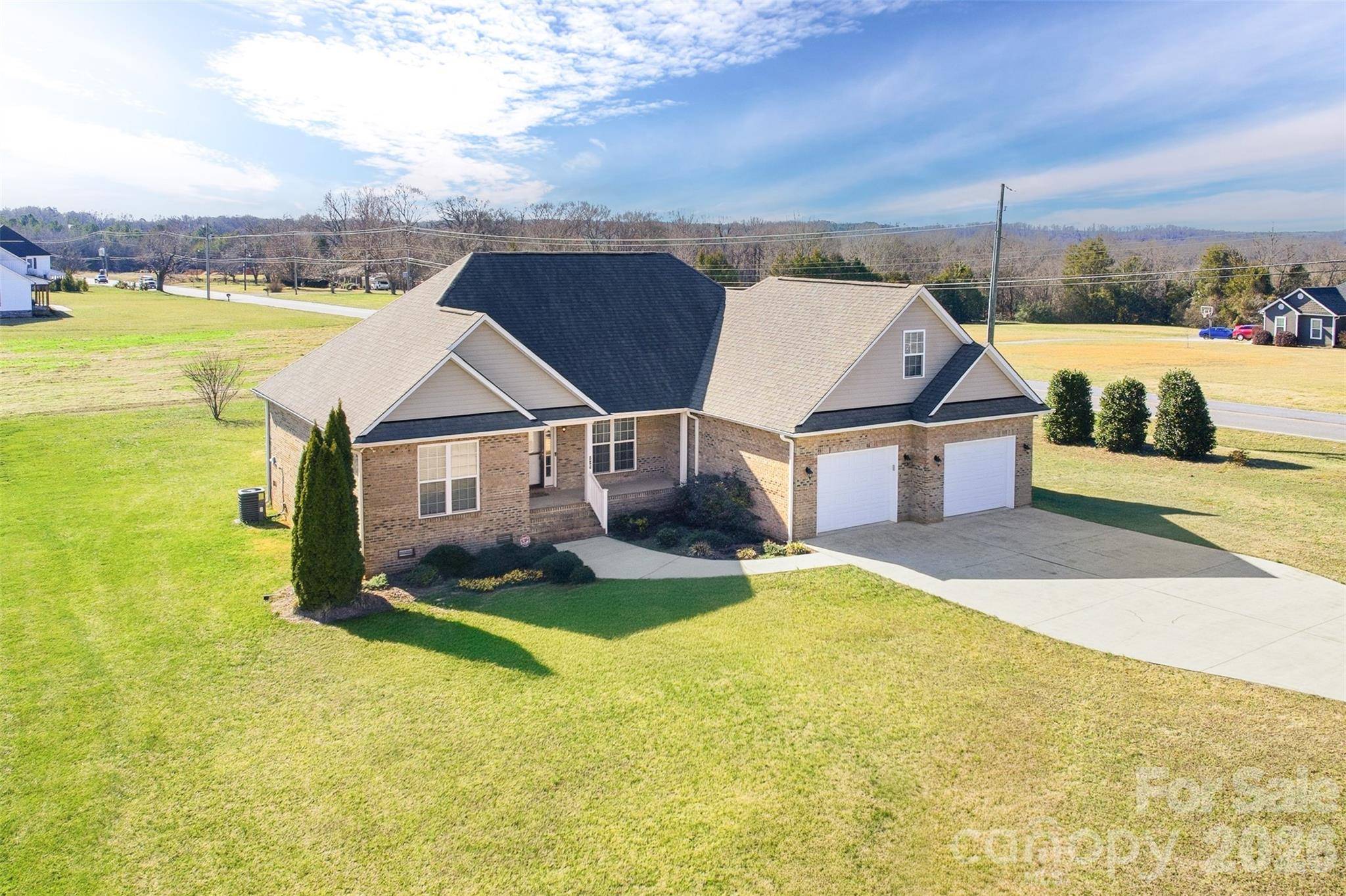 884 Clear Creek CIR, Lincolnton, NC 28092